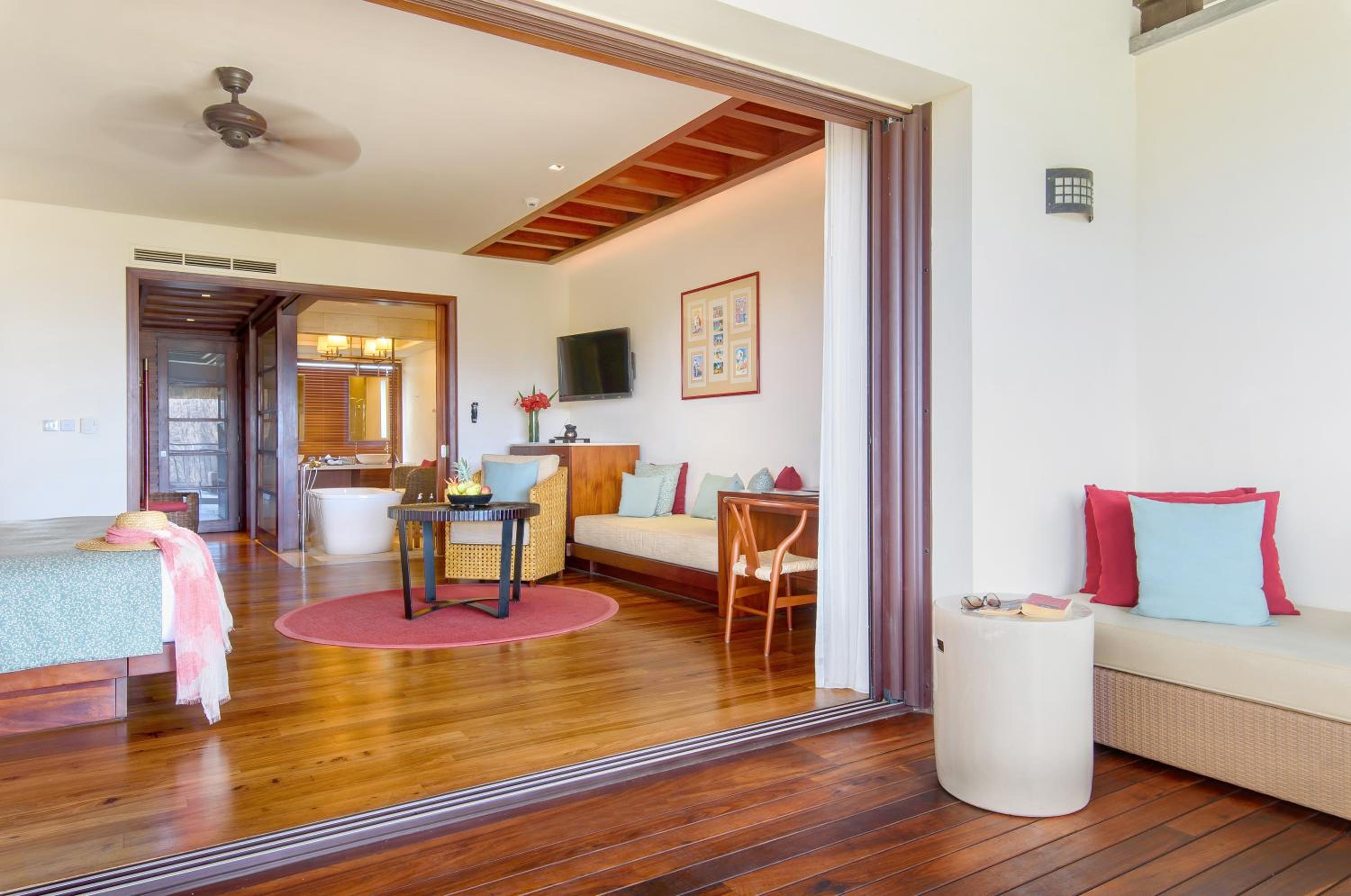 Luxury Lagoona Suite with Partial Seaview - Photo 6
