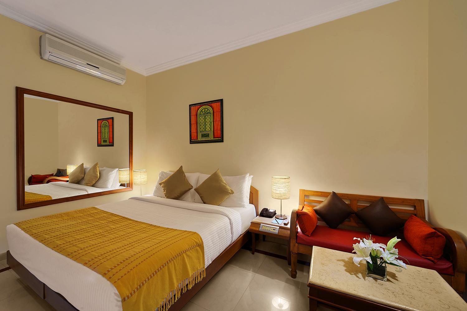 Deluxe Double Room with bathtub