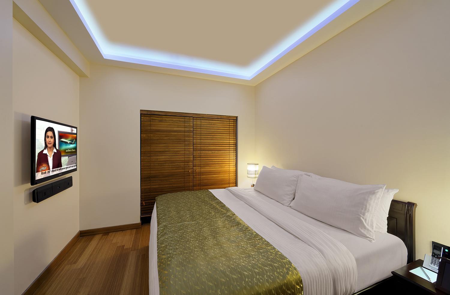 Suite with bathtub - Couple only (No Stag & Children allowed)
