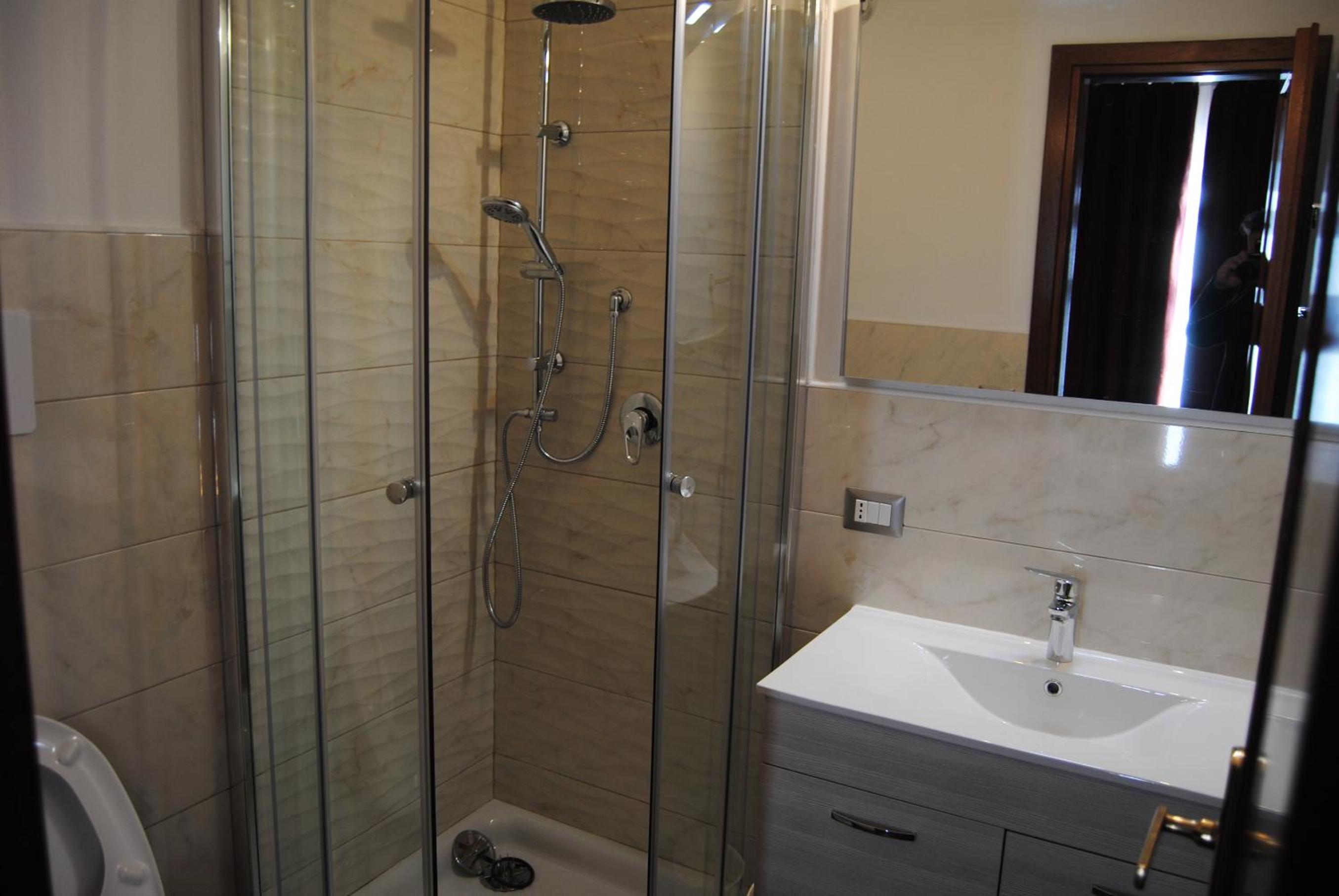 Double or Twin Room with Private Bathroom photo 2