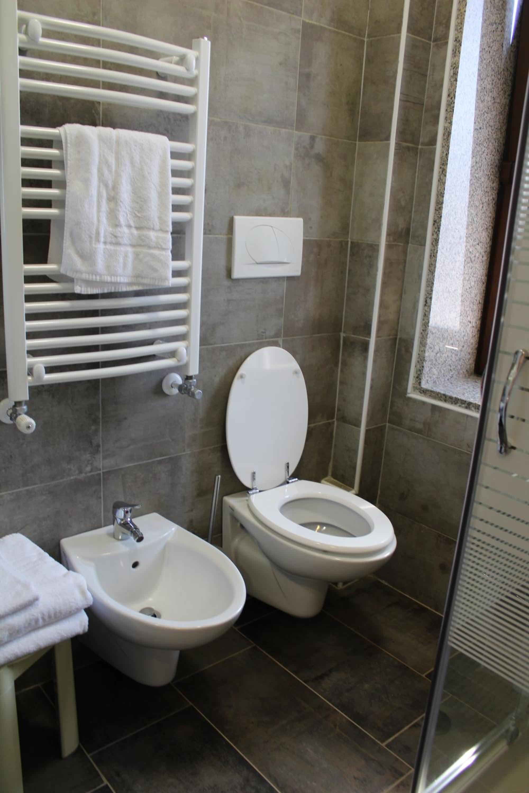 Double Room - Photo 13