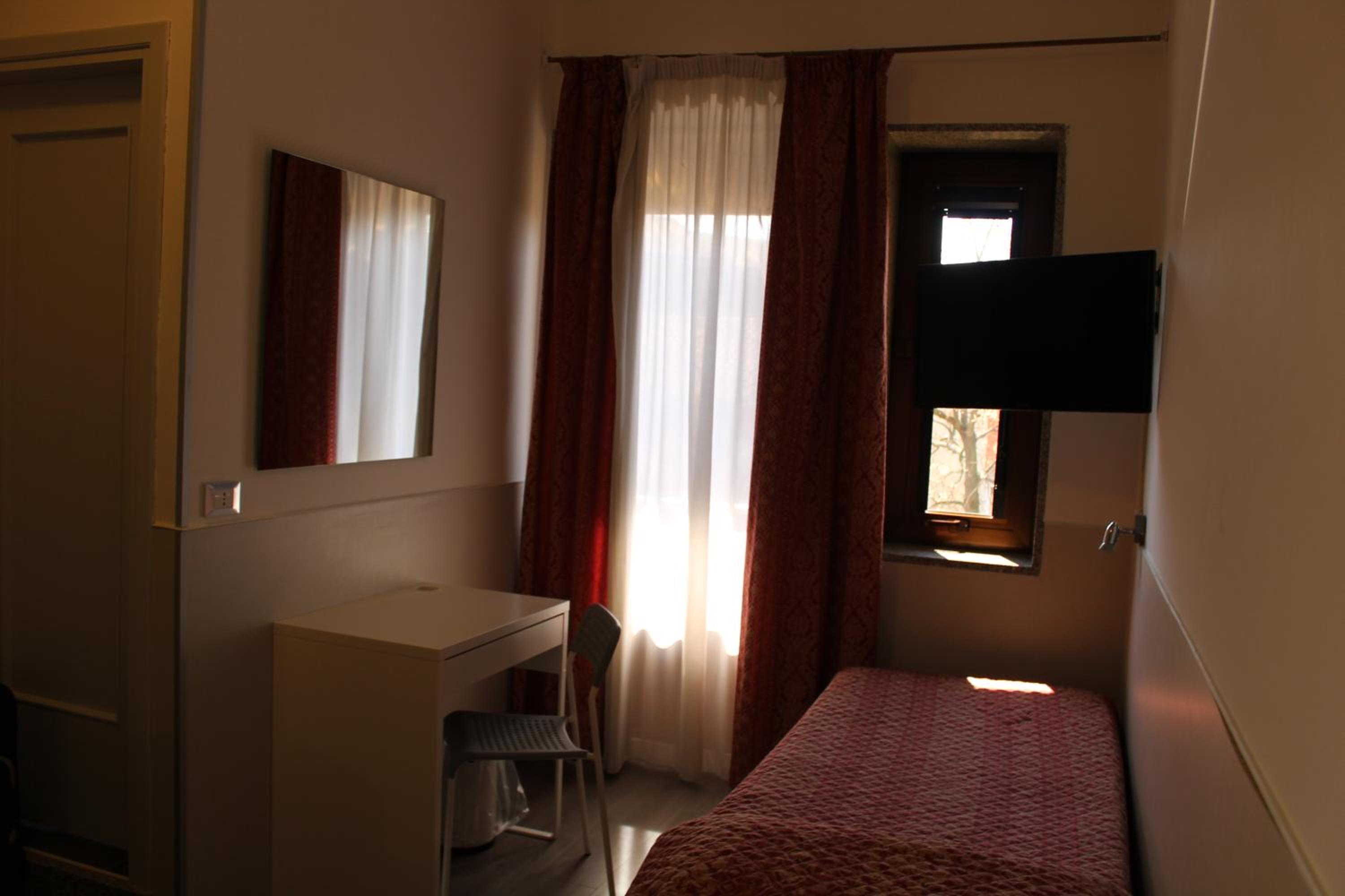 Triple Room - Photo 17