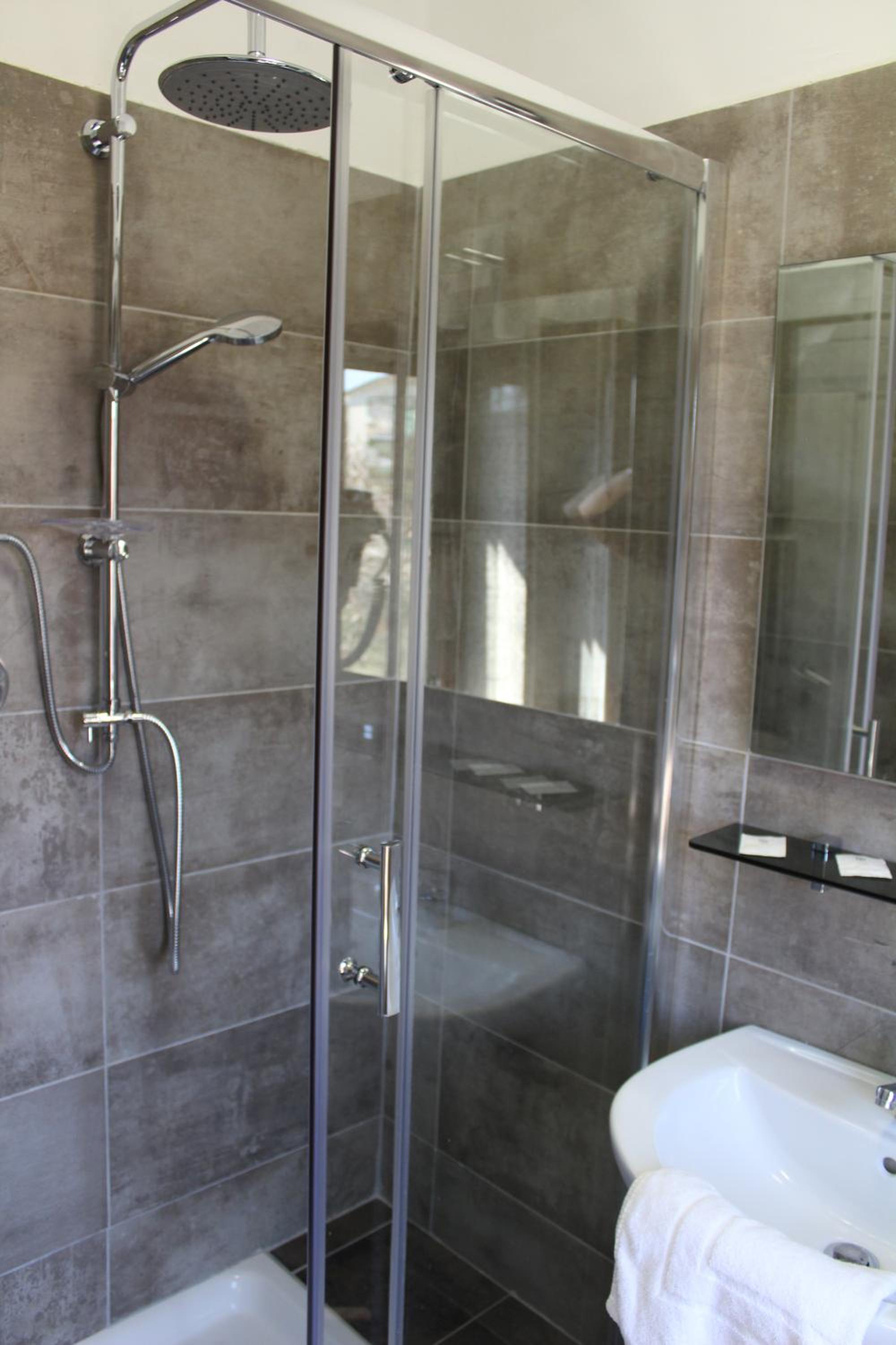 Double Room - Photo 17