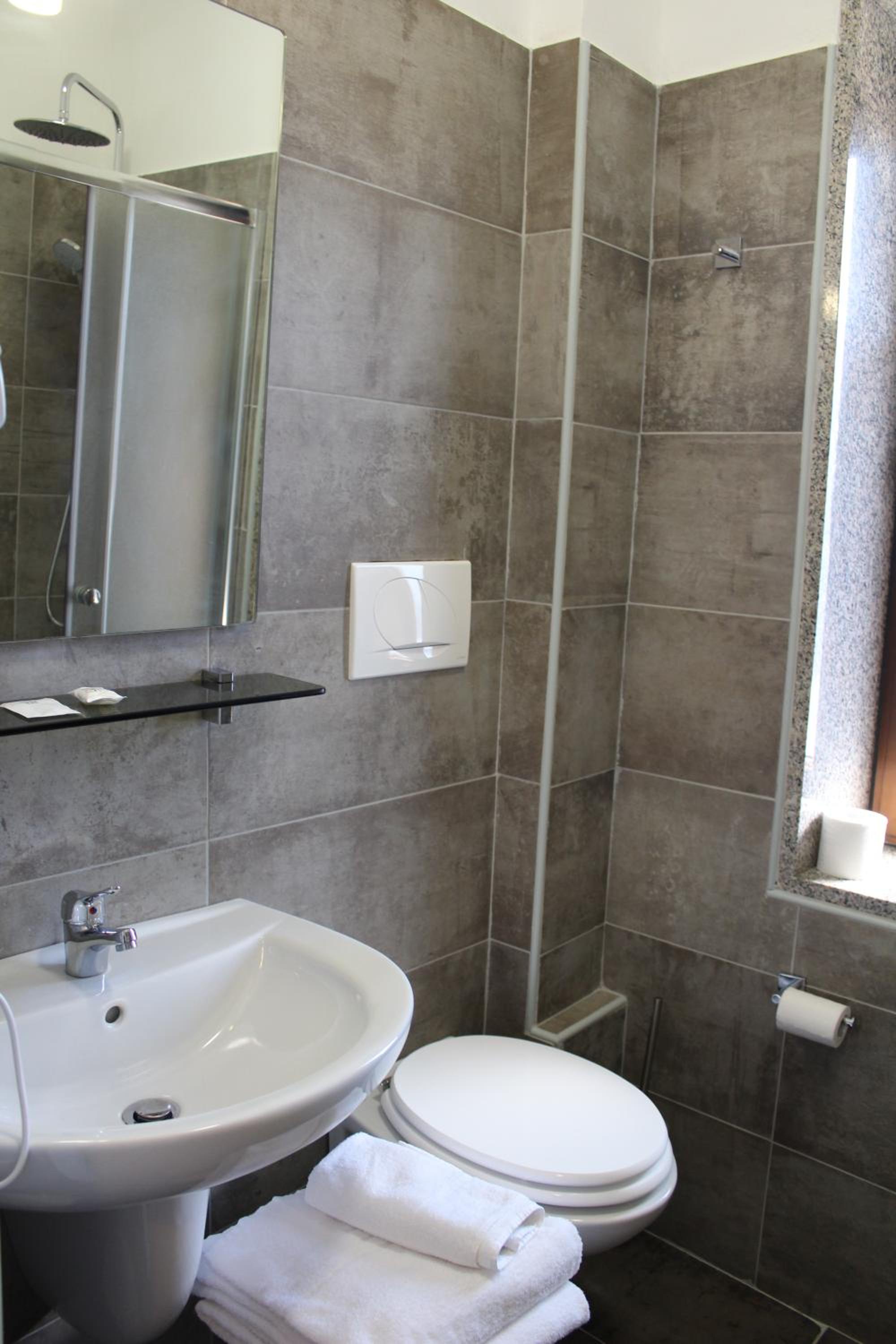 Double Room - Photo 15
