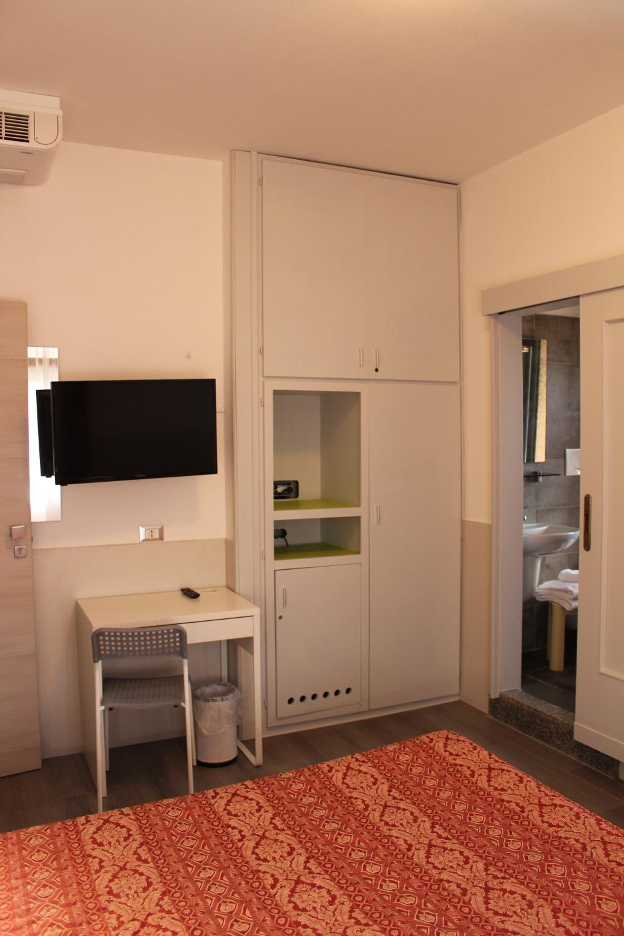 Double Room - Photo 21