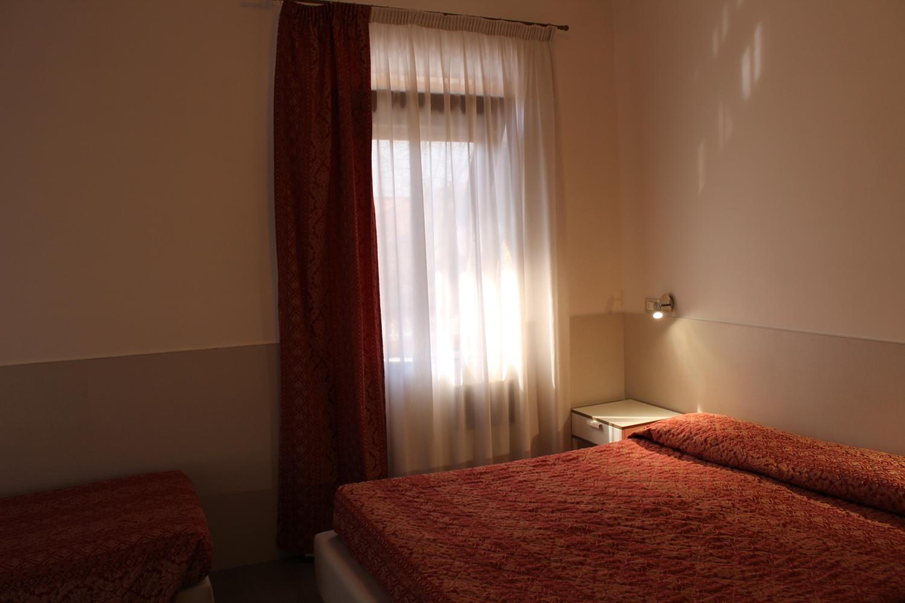 Triple Room - Photo 16