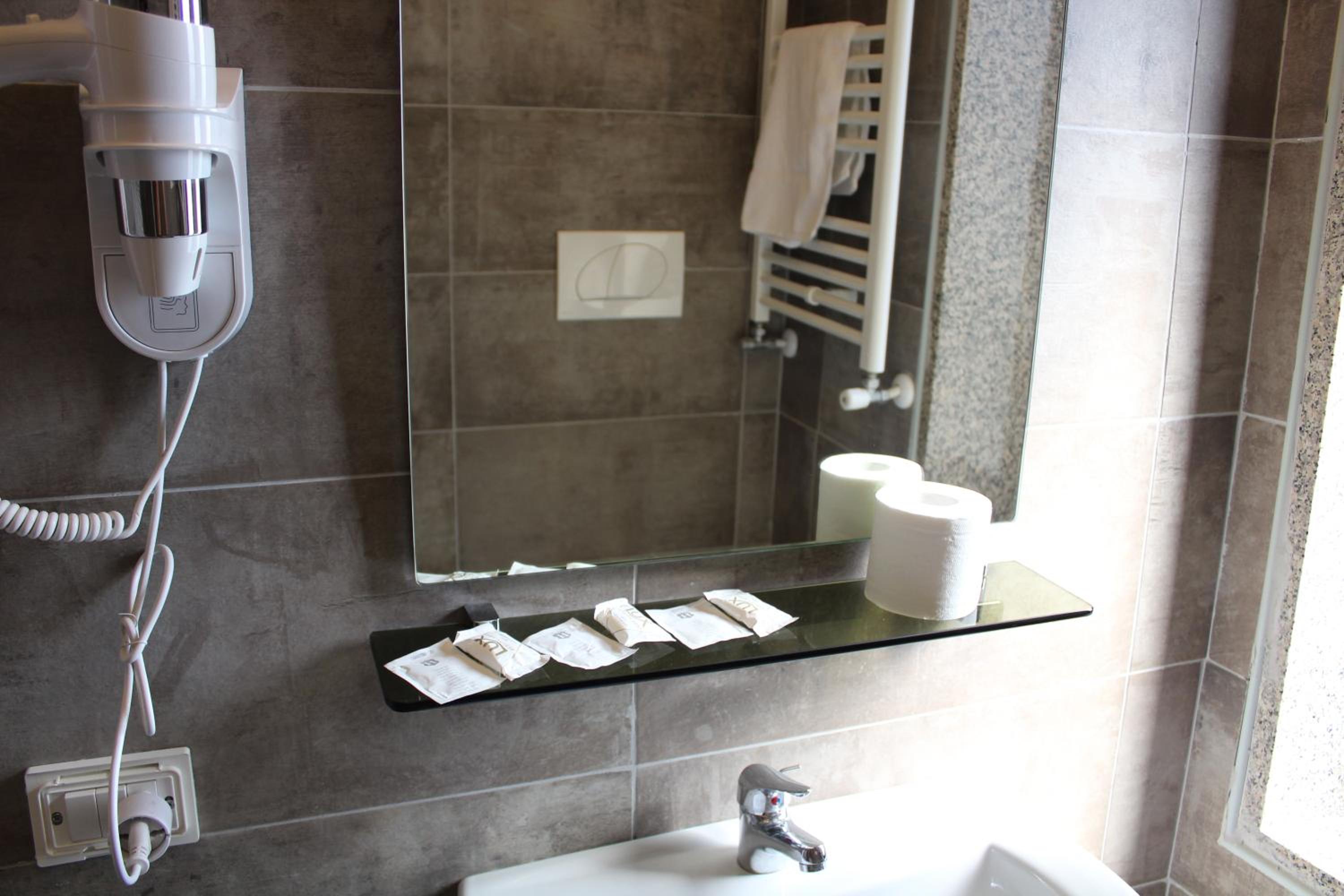 Double Room - Photo 10