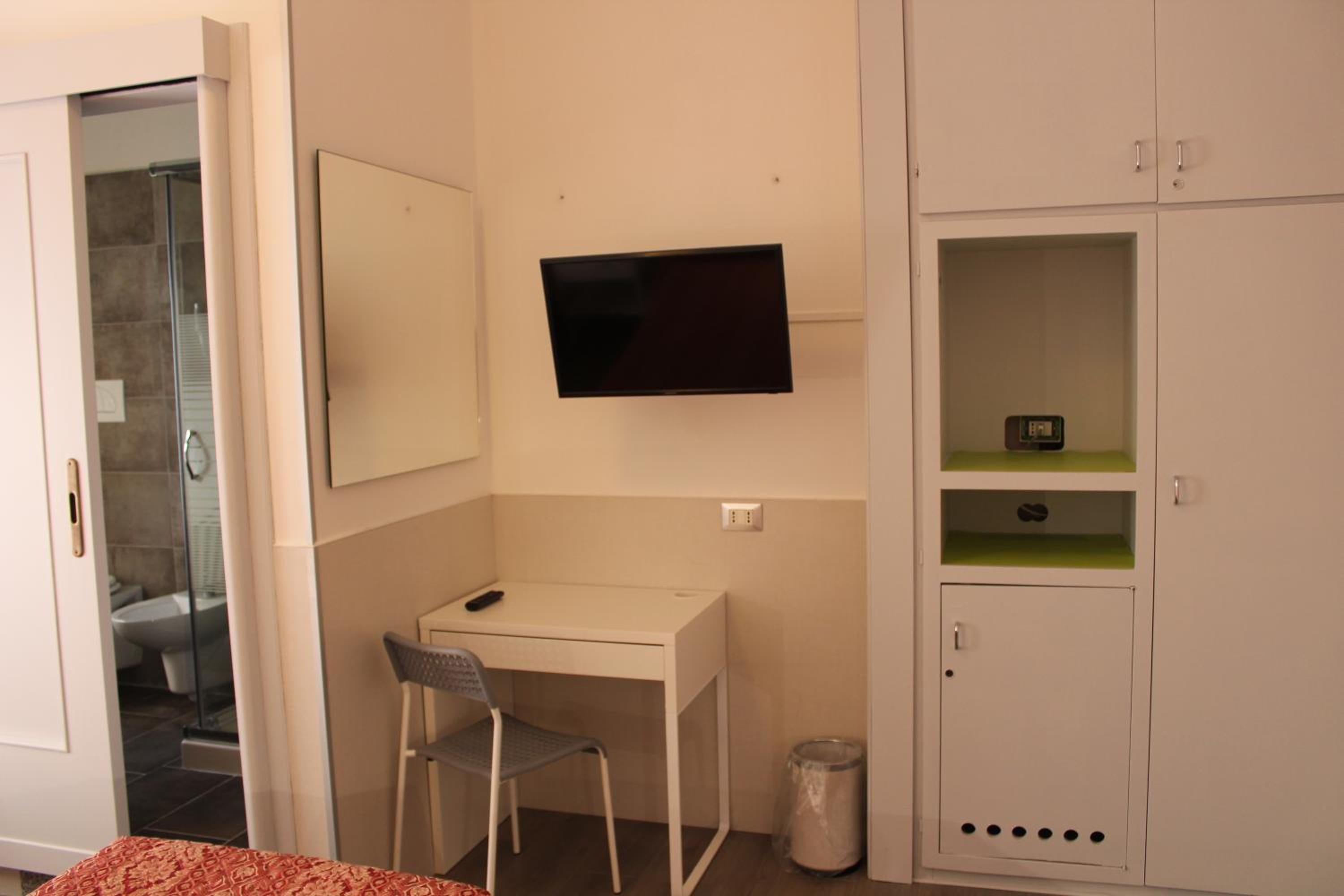 Double Room - Photo 9