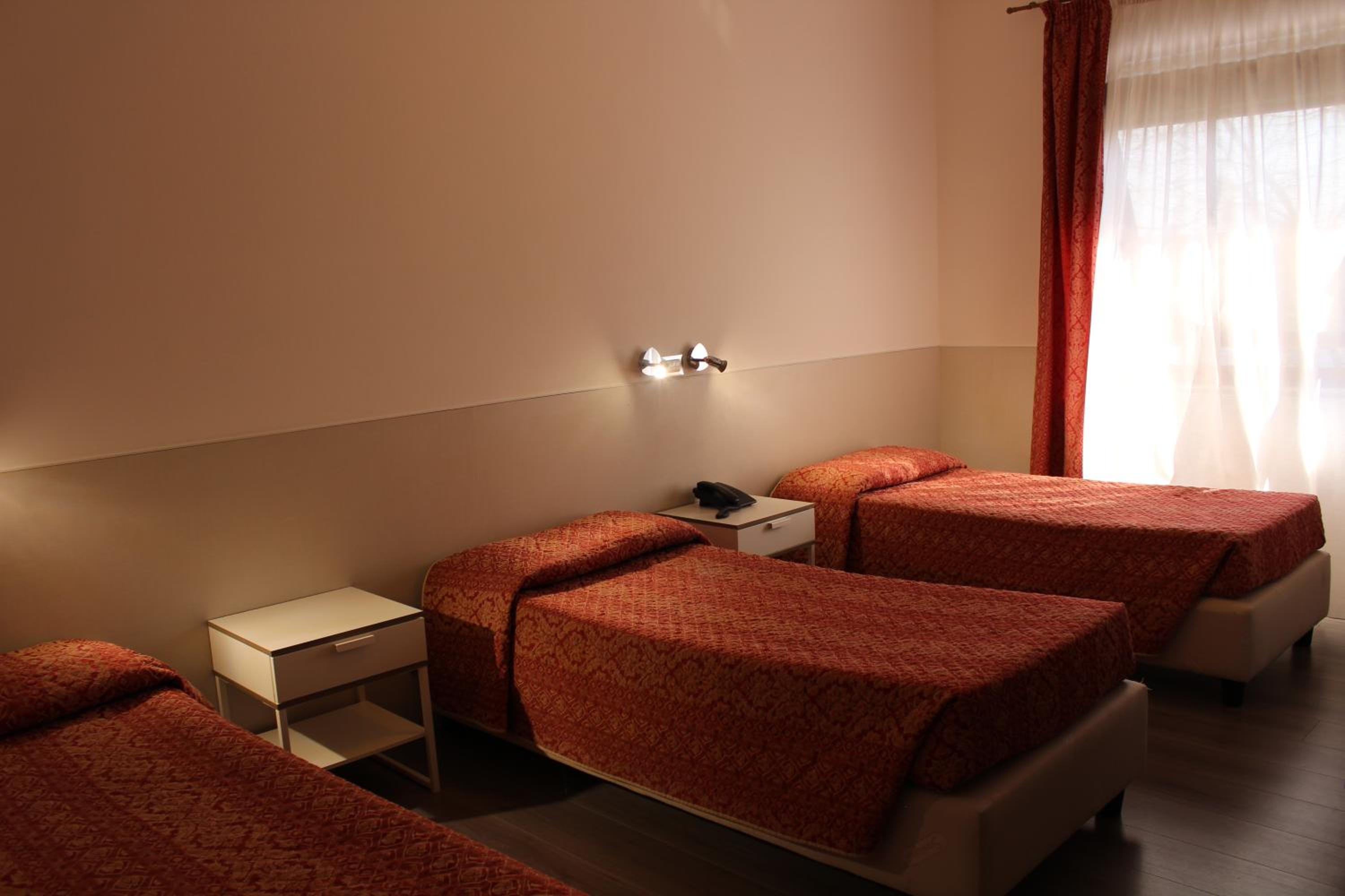 Triple Room - Photo 13