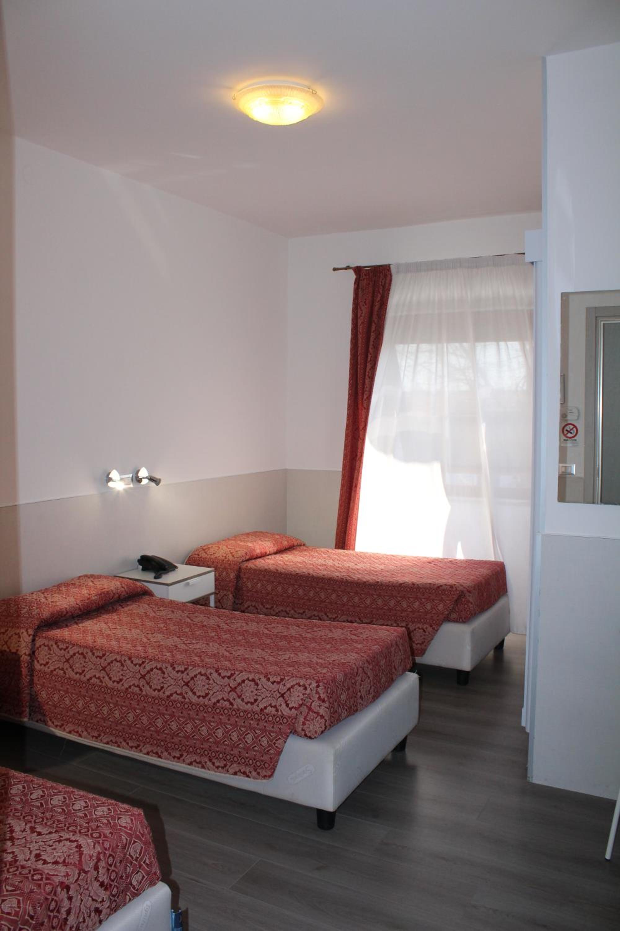 Triple Room - Photo 14