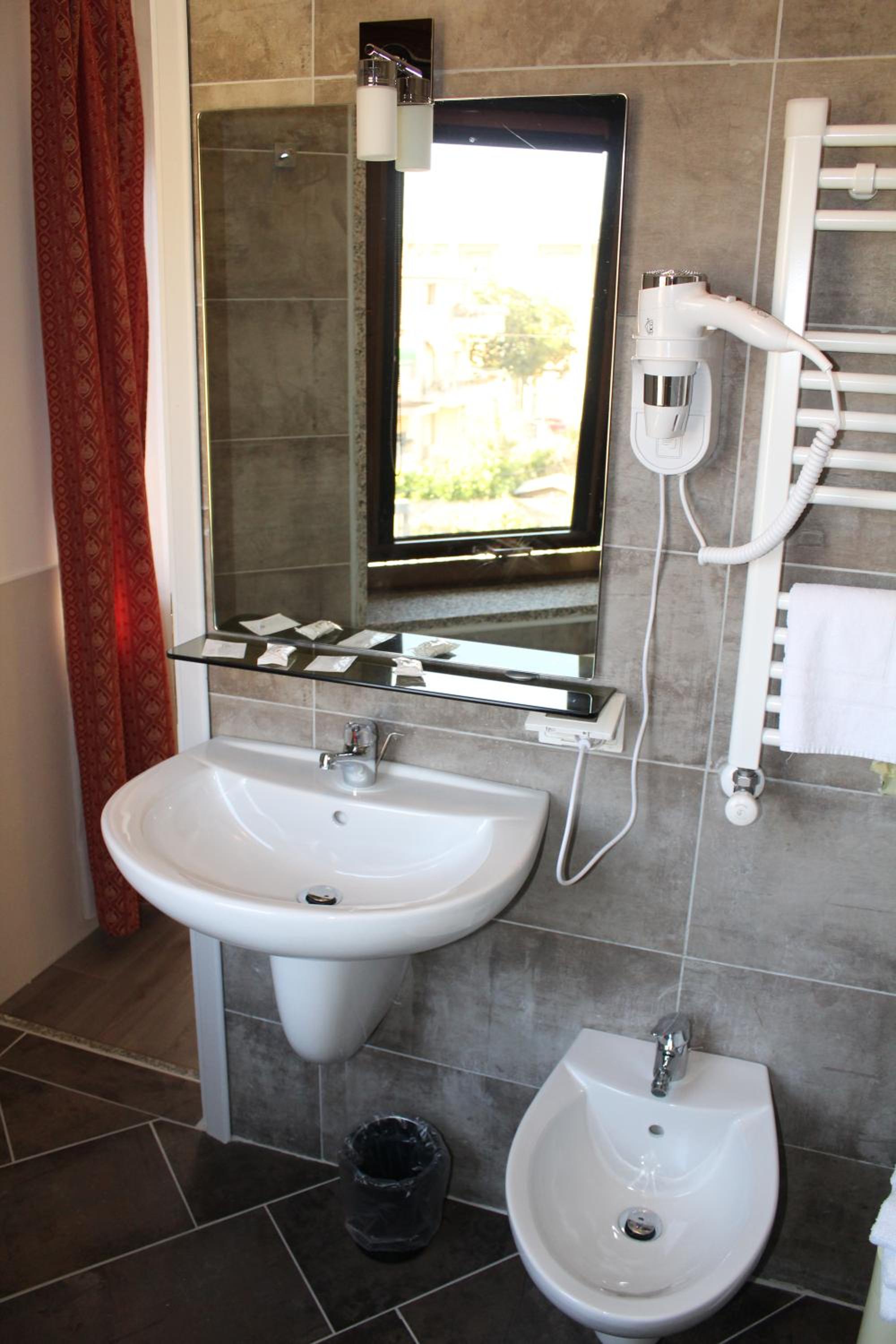 Double Room - Photo 22