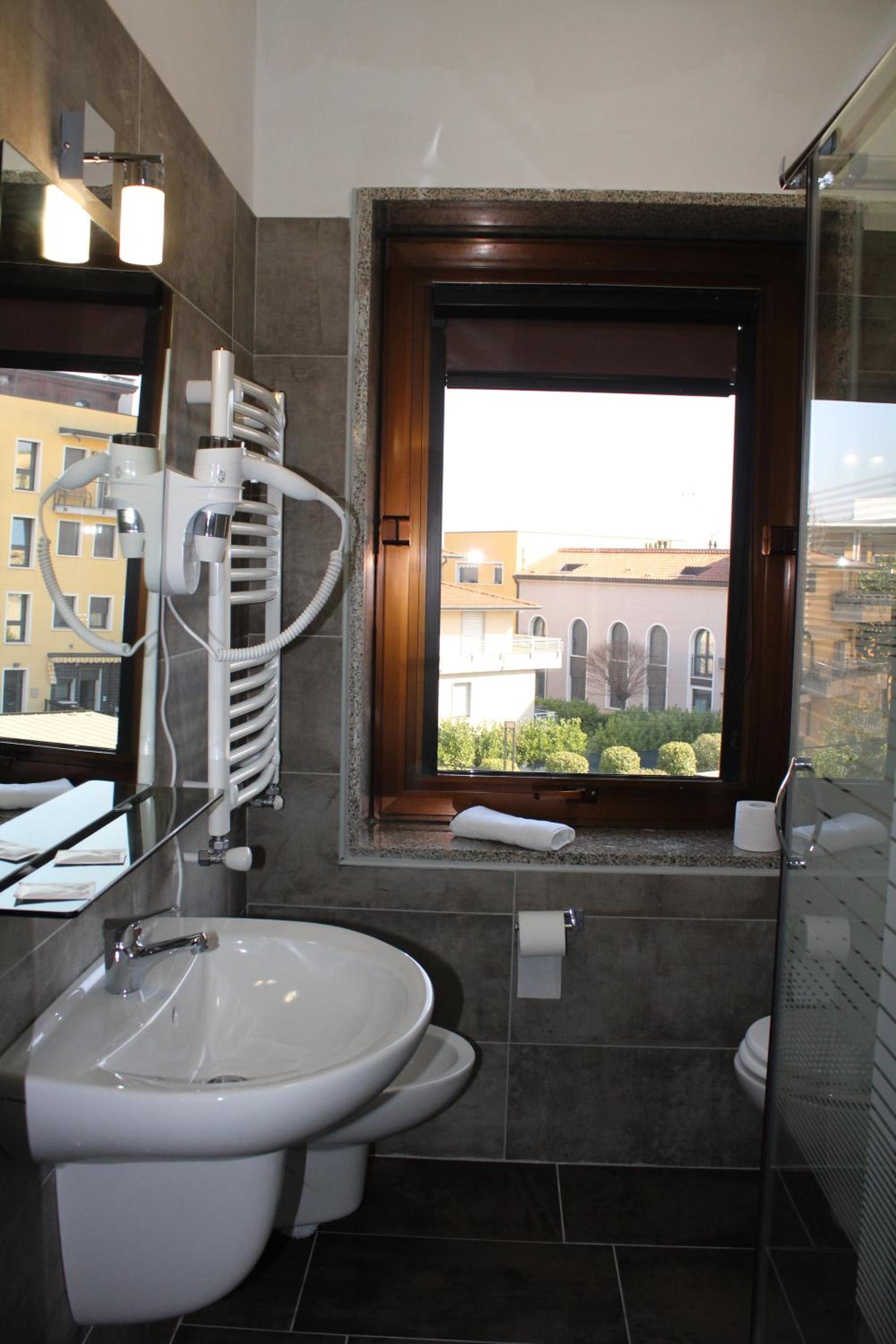 Double Room - Photo 6