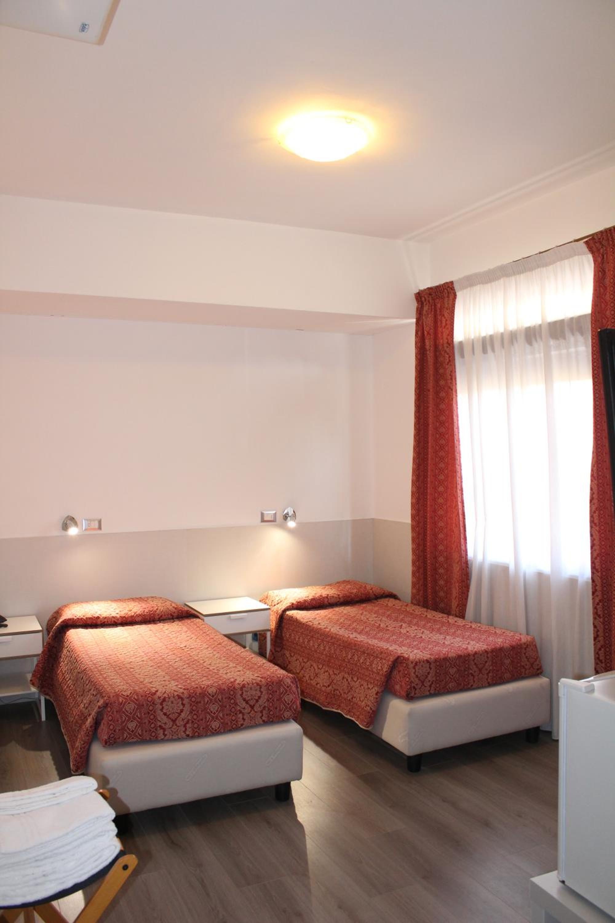 Double Room - Photo 5
