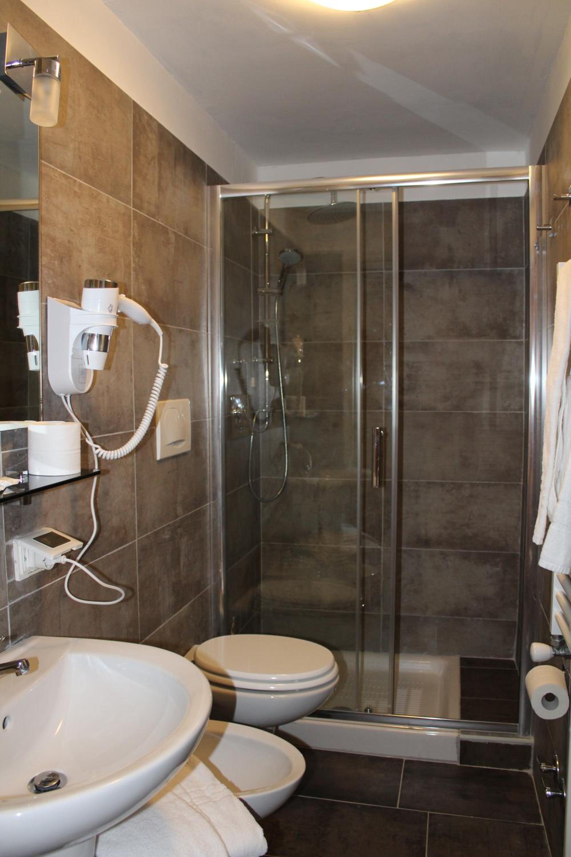 Double Room - Photo 8