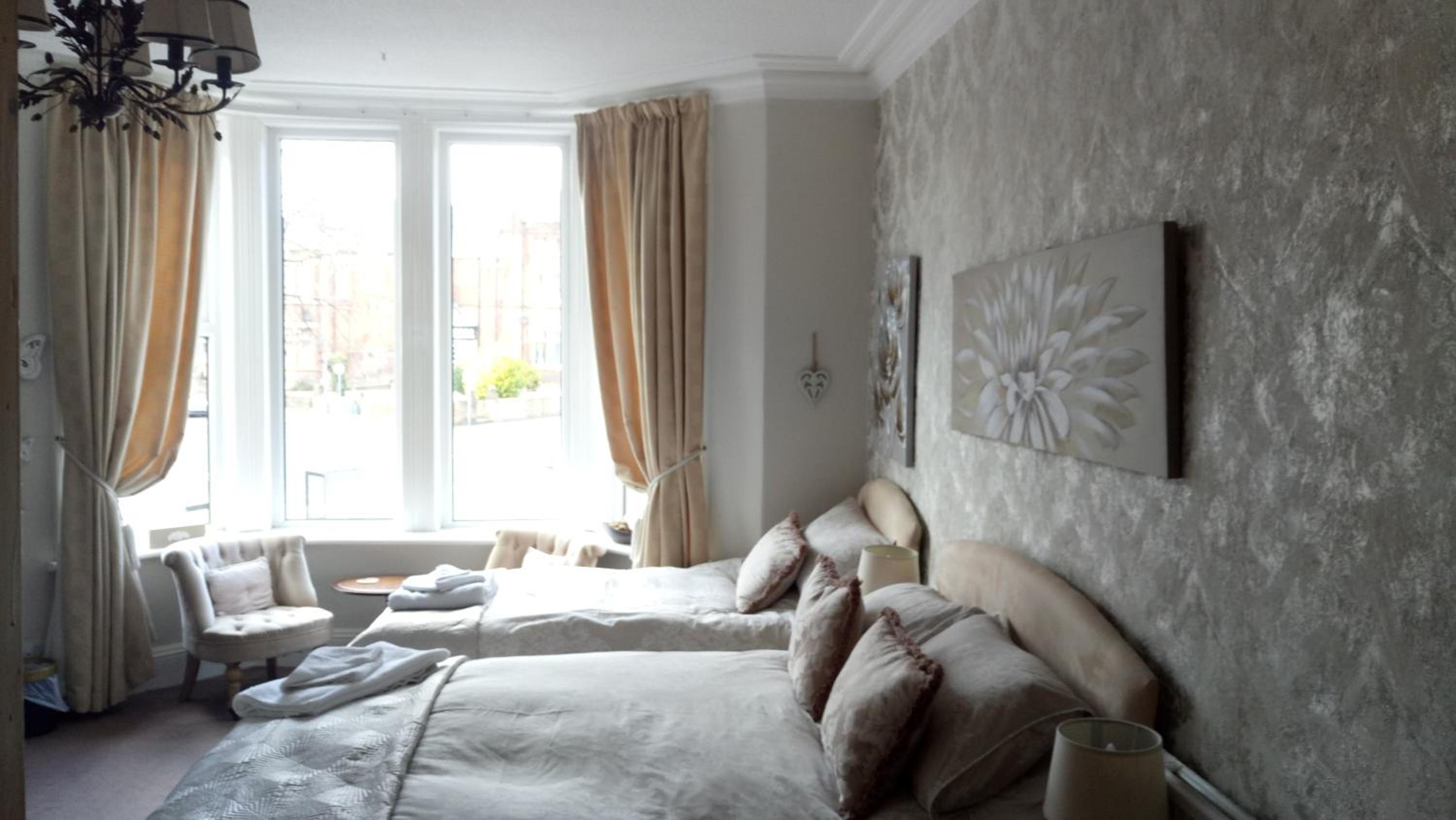 Triple Room with Private Bathroom photo 2