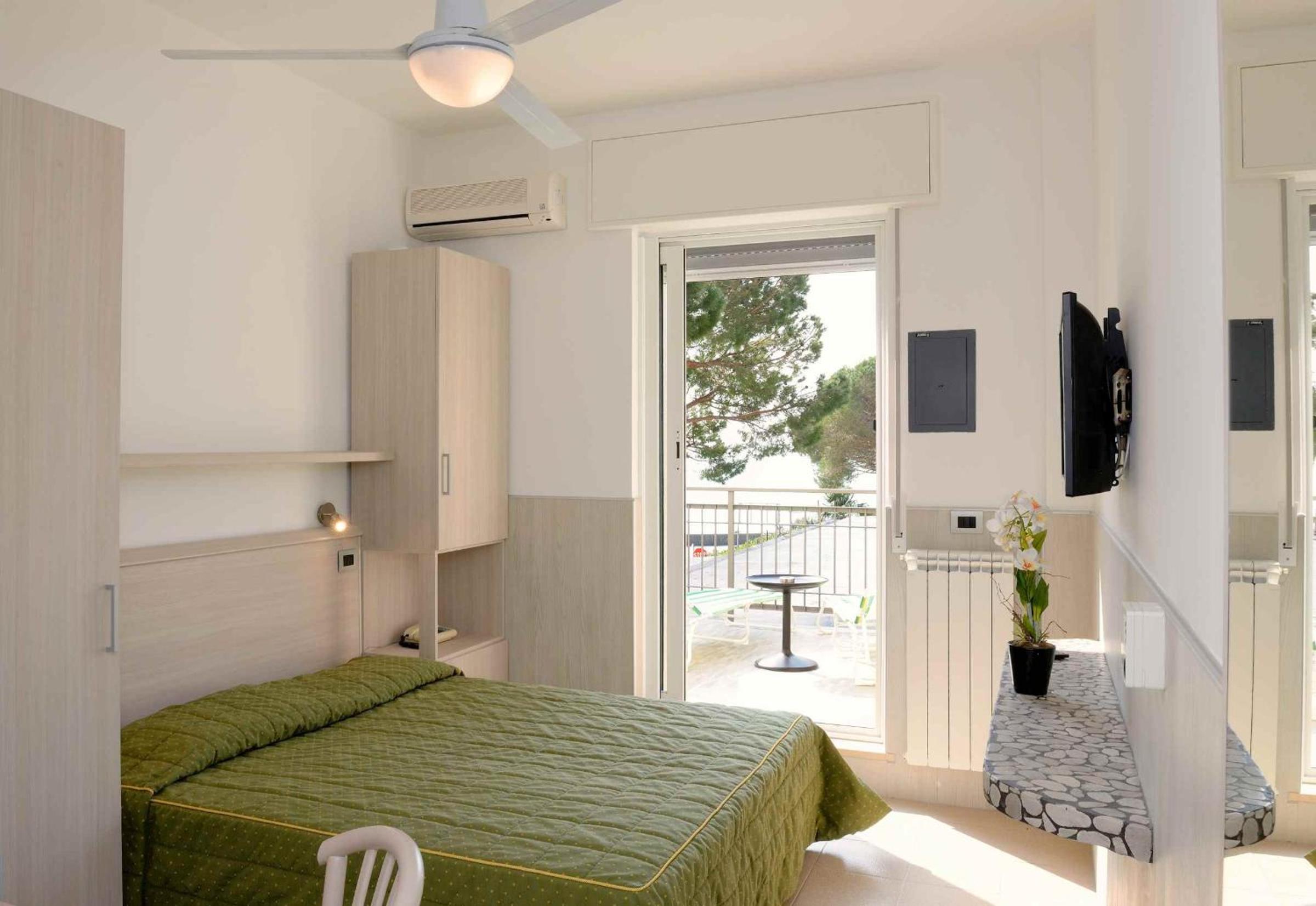 Double Room with Terrace and Sea View   - Photo 5