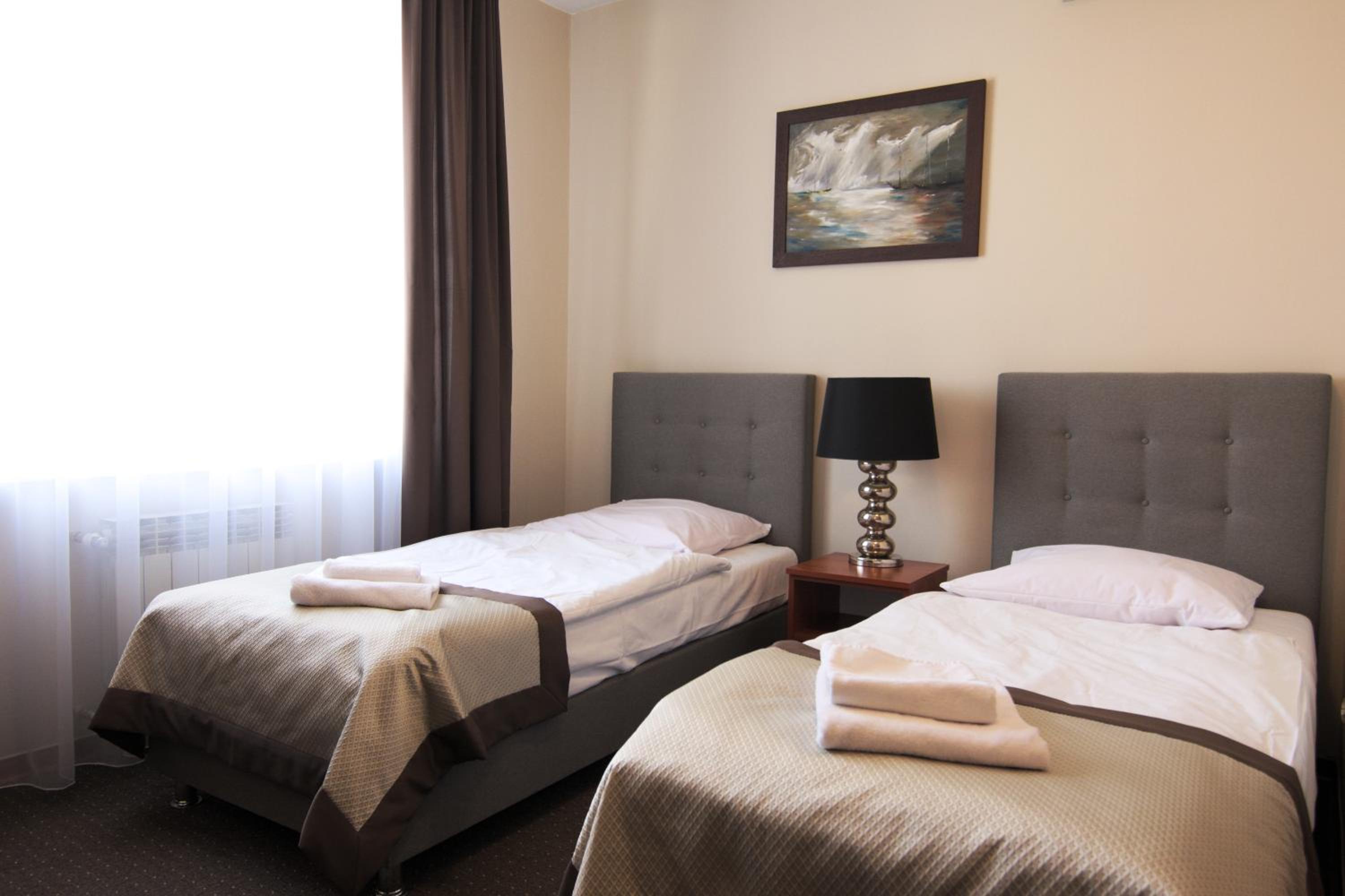 Twin Room - Photo 4