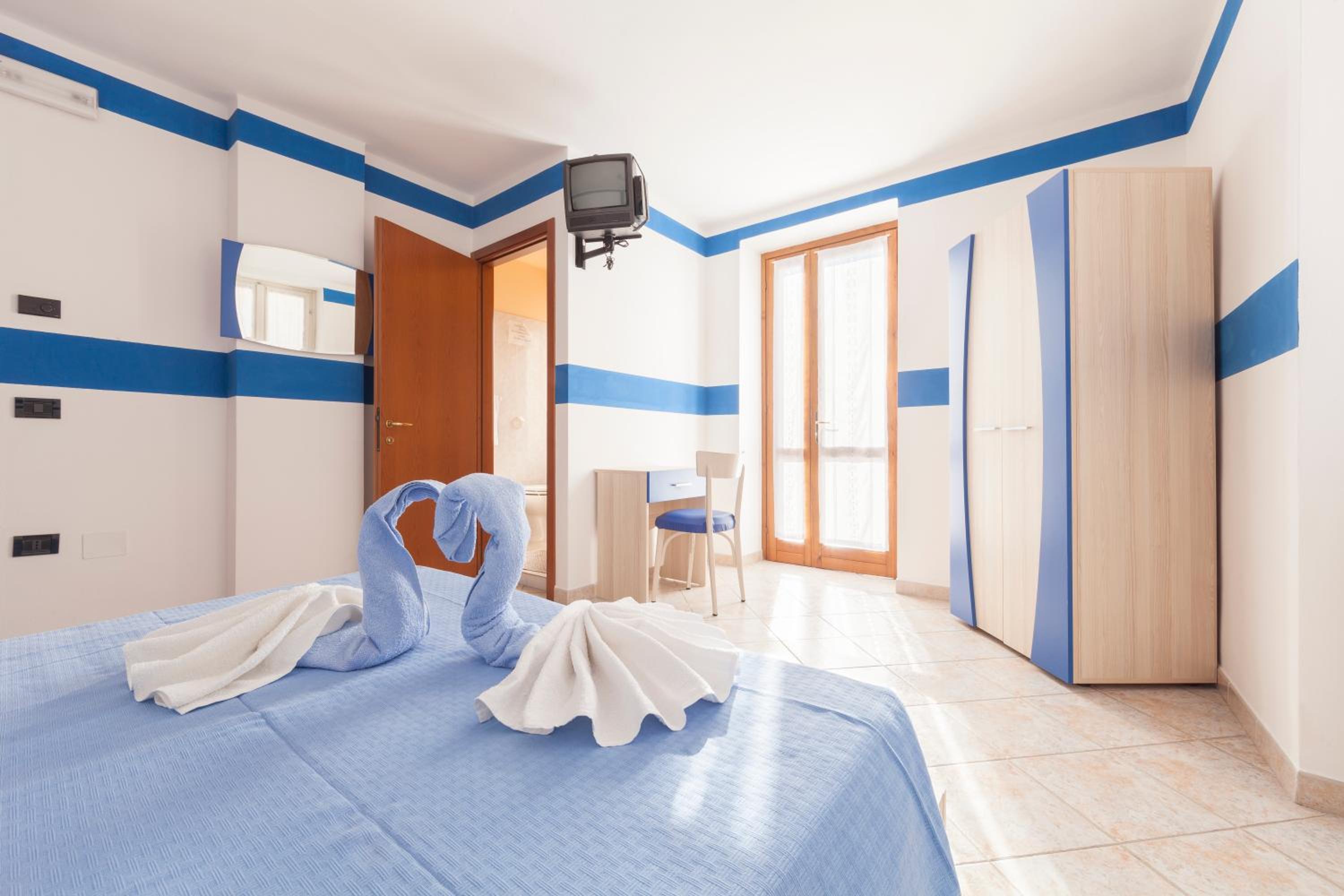 Budget Twin Room photo 3