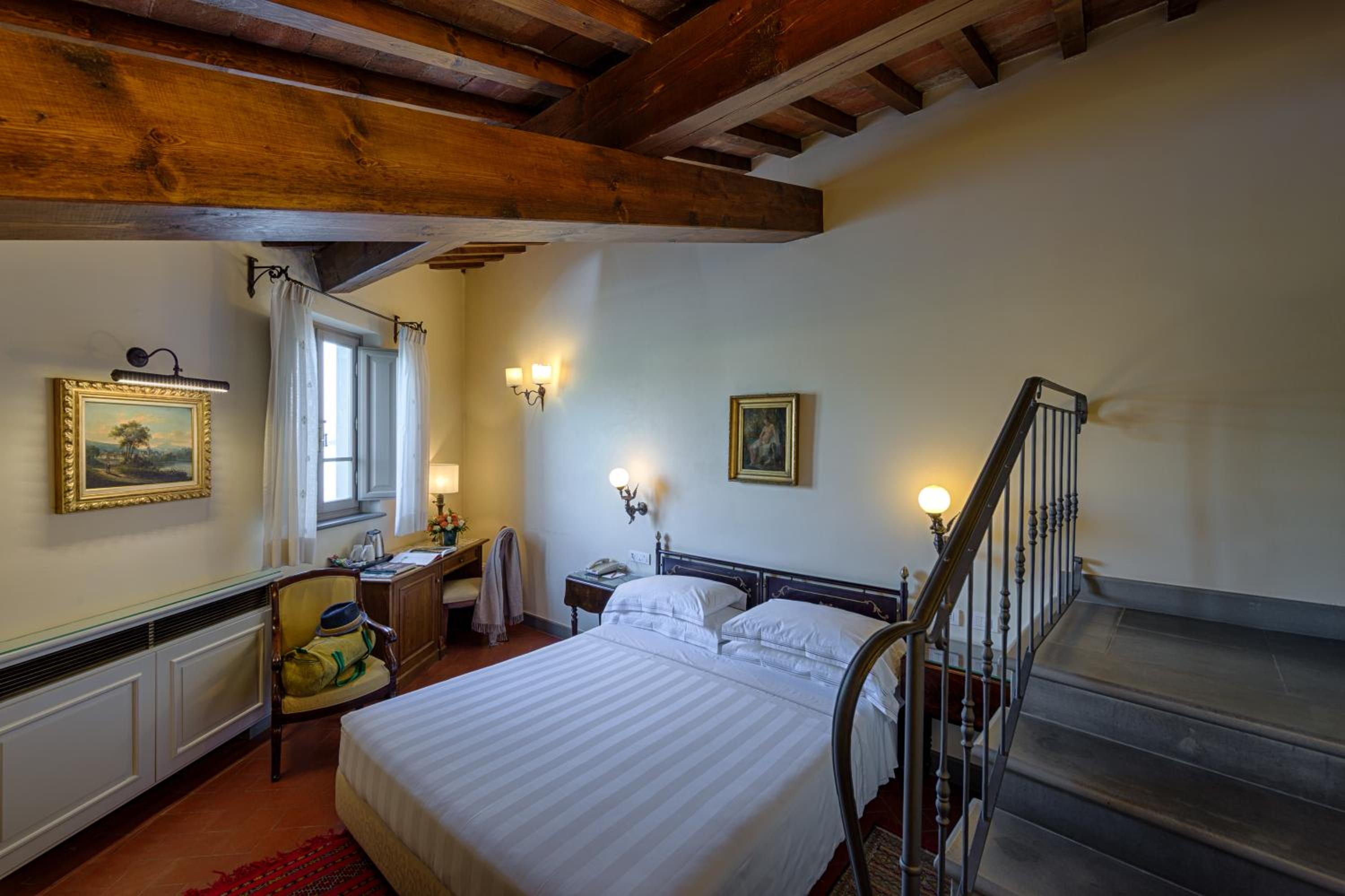 Superior Triple Room with River View thumbnail 5