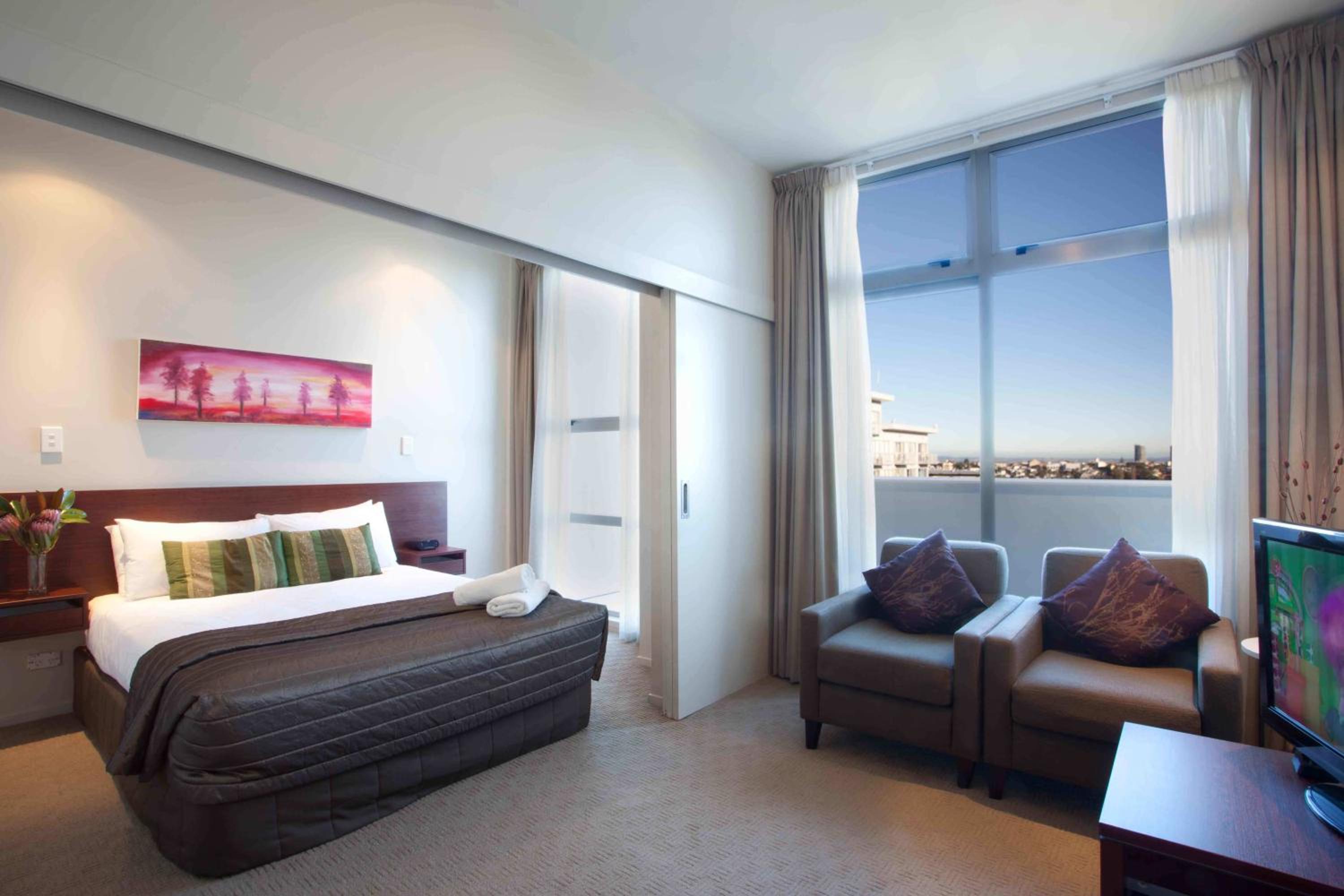 One-Bedroom Apartment - Photo 2