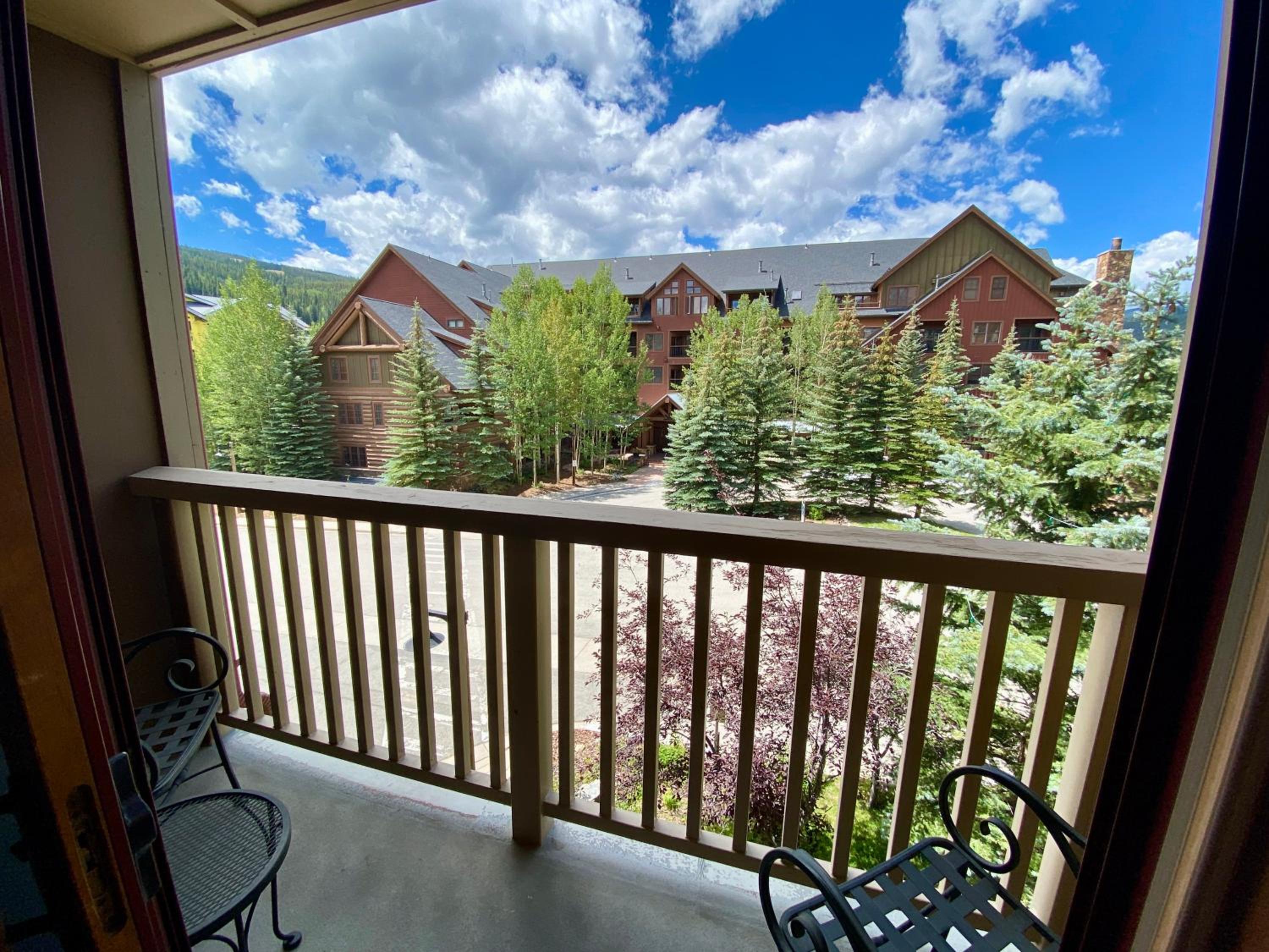 One-Bedroom Apartment with Balcony photo 2
