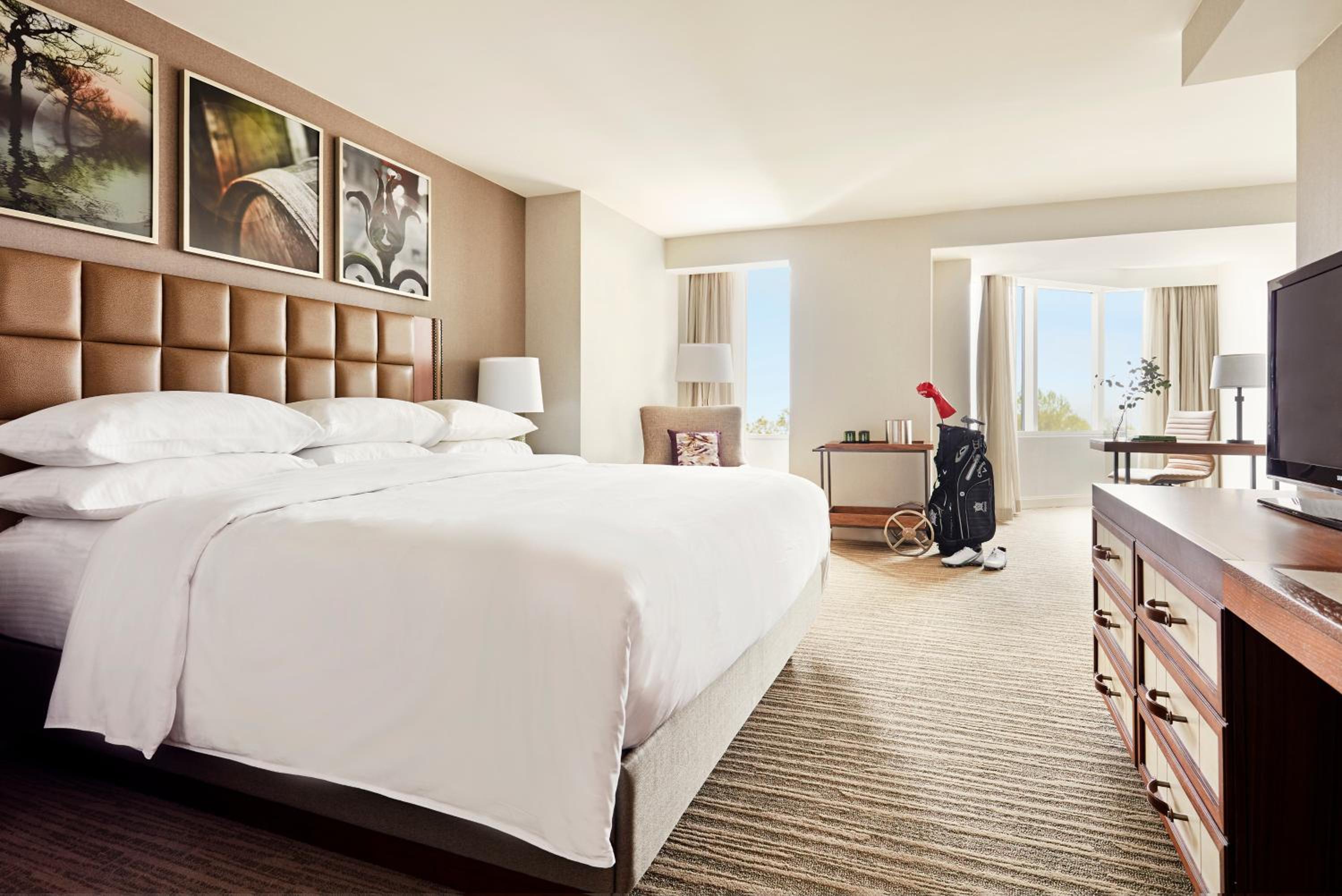 Corner King Room - Photo 4