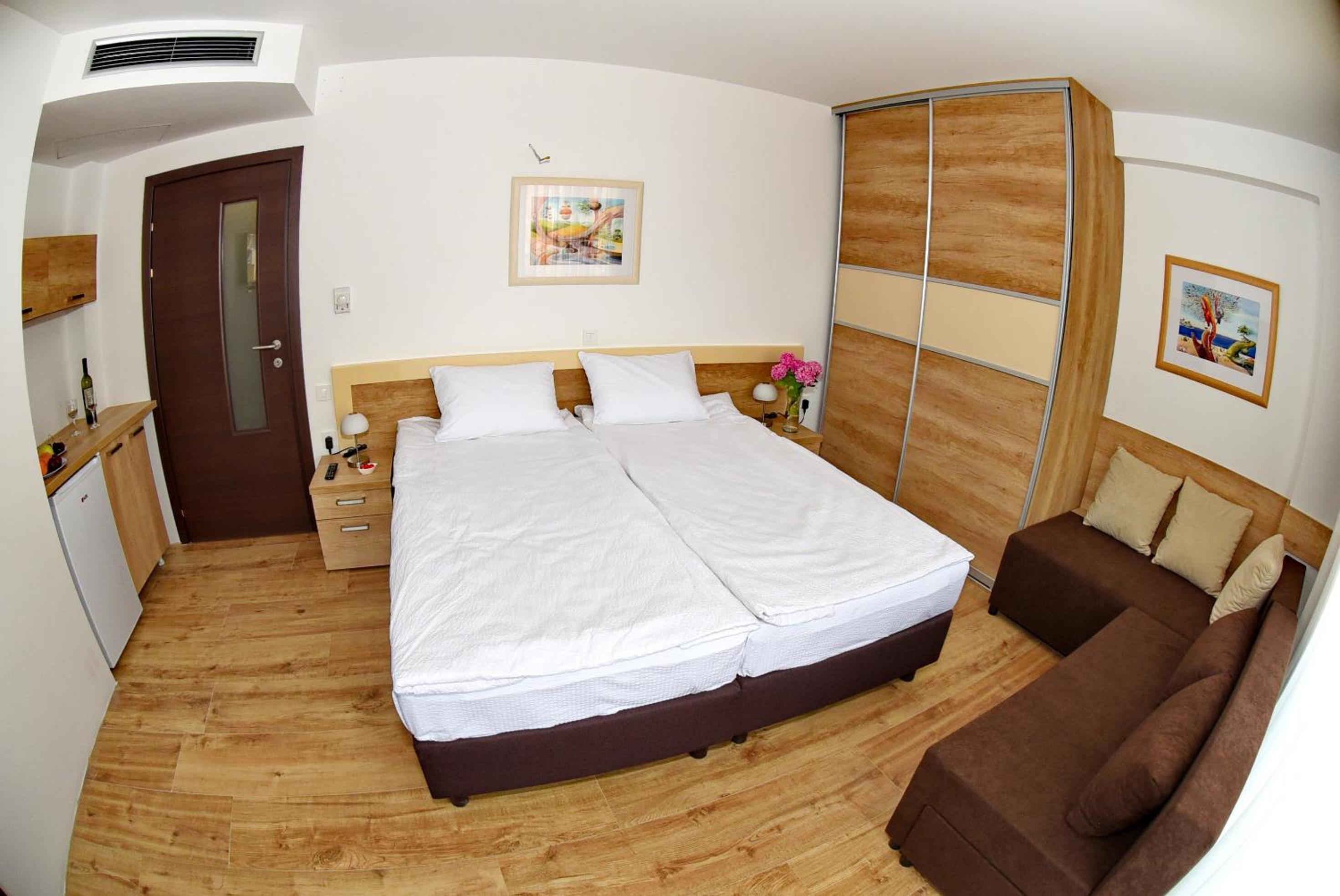 Deluxe Double Room with Sofa Bed photo 1