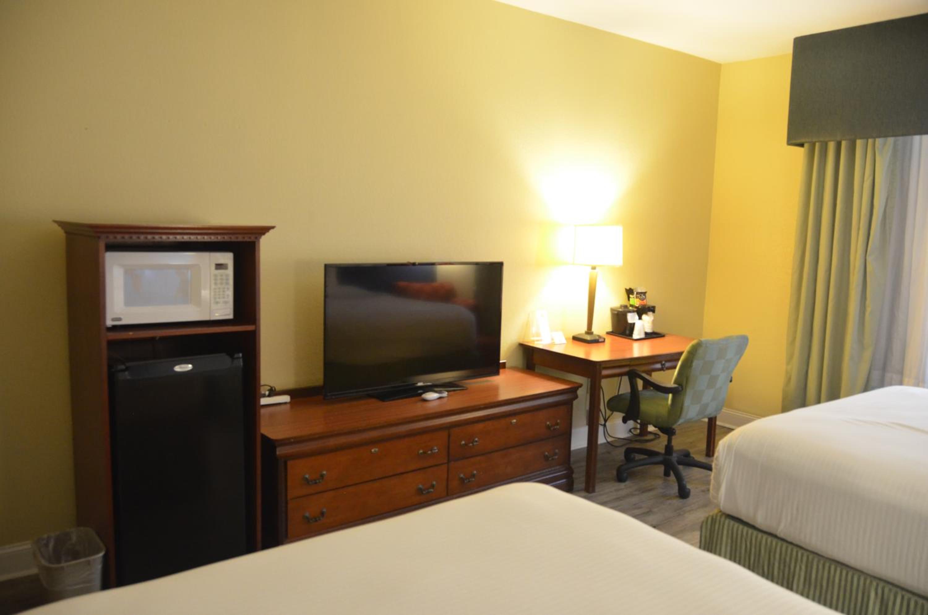 Queen Room with Two Queen Beds - Photo 1