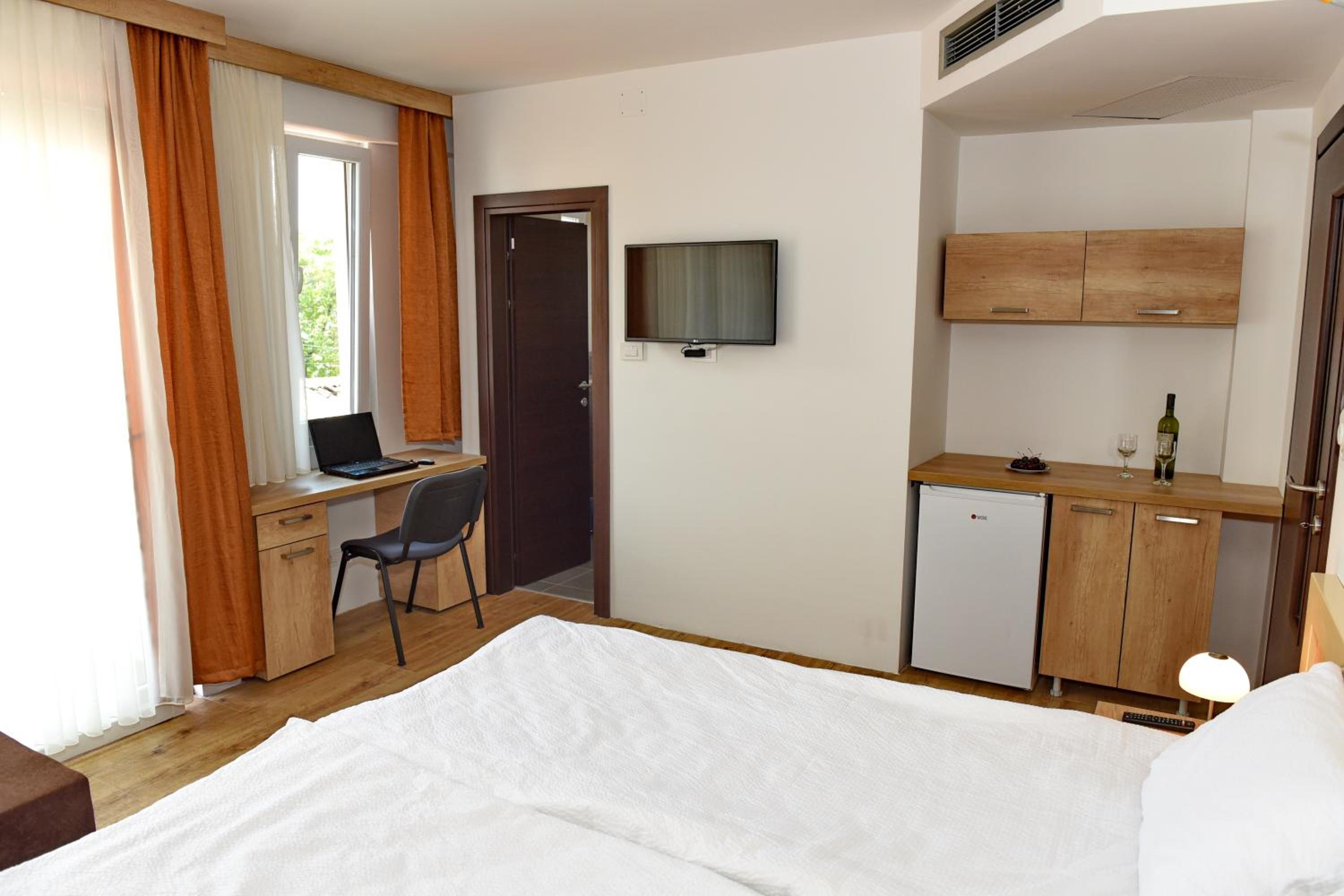 Deluxe Double Room with Sofa Bed photo 2