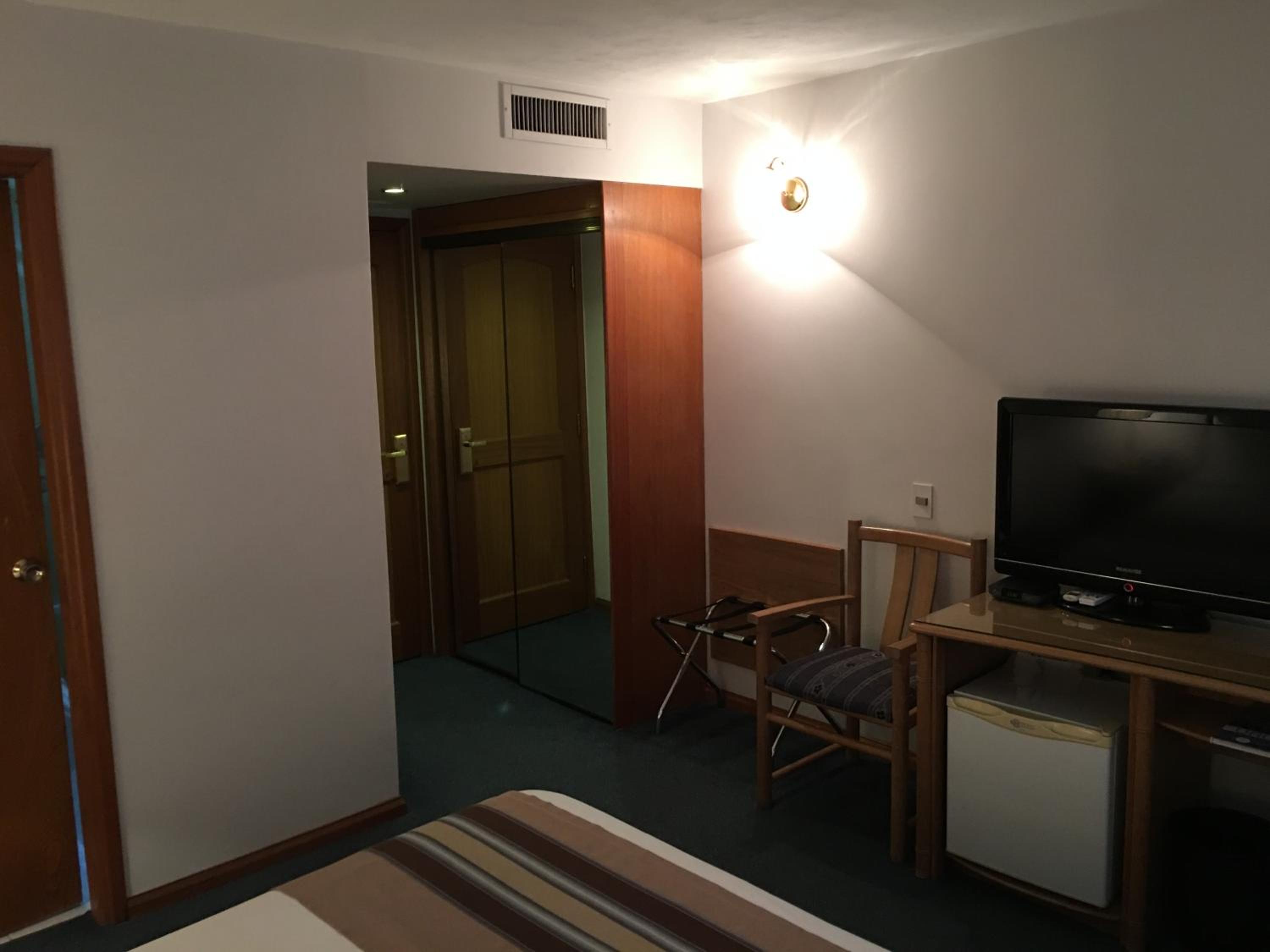 Twin Room - Photo 5