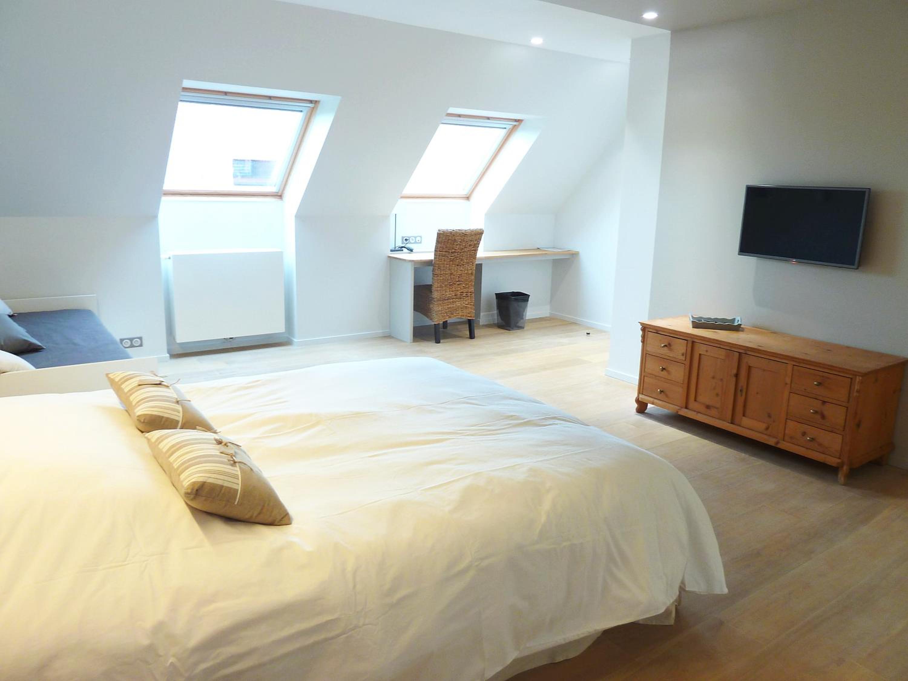Family Room - Photo 2