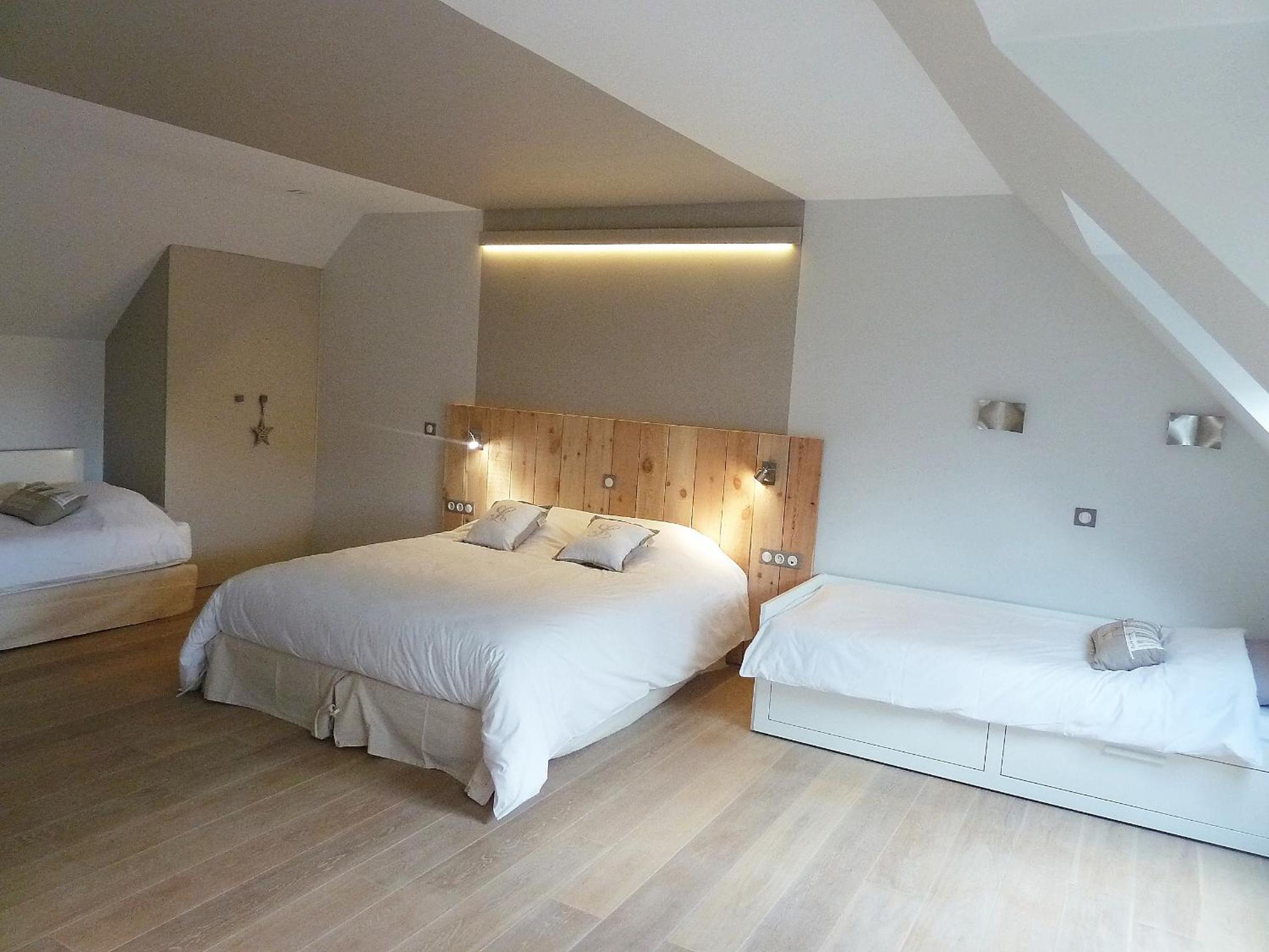 Family Room - Photo 4