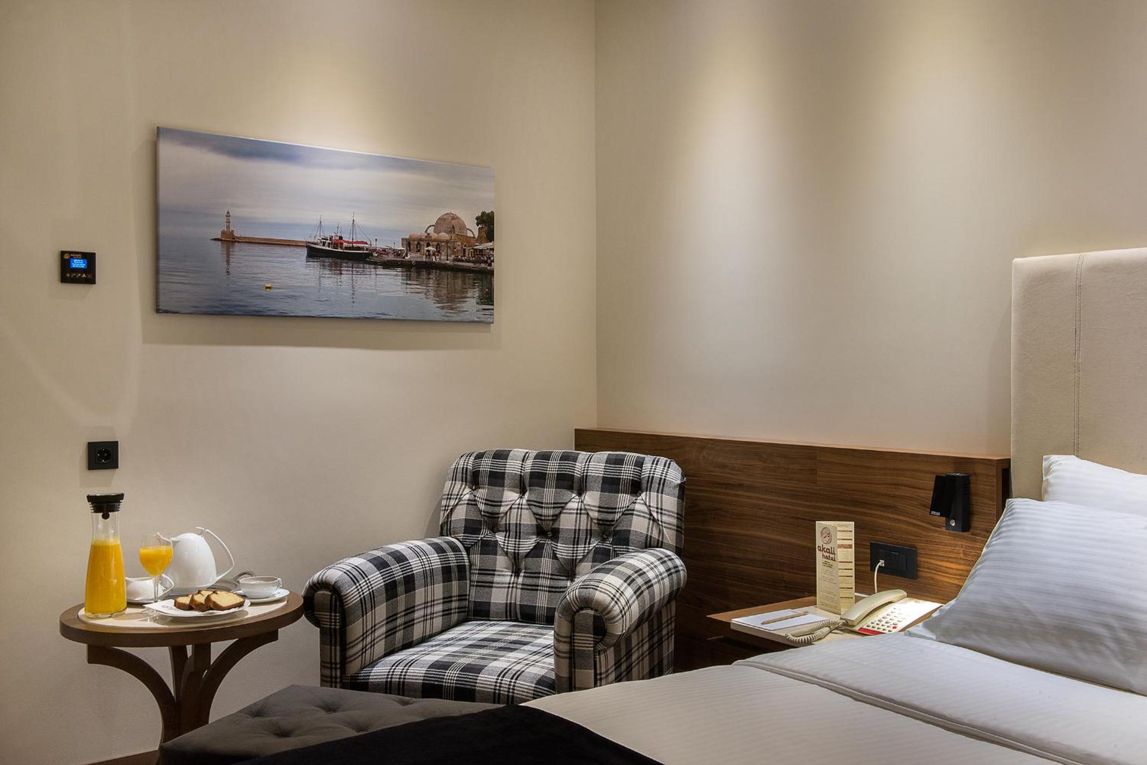 Superior Room with Balcony - Photo 8