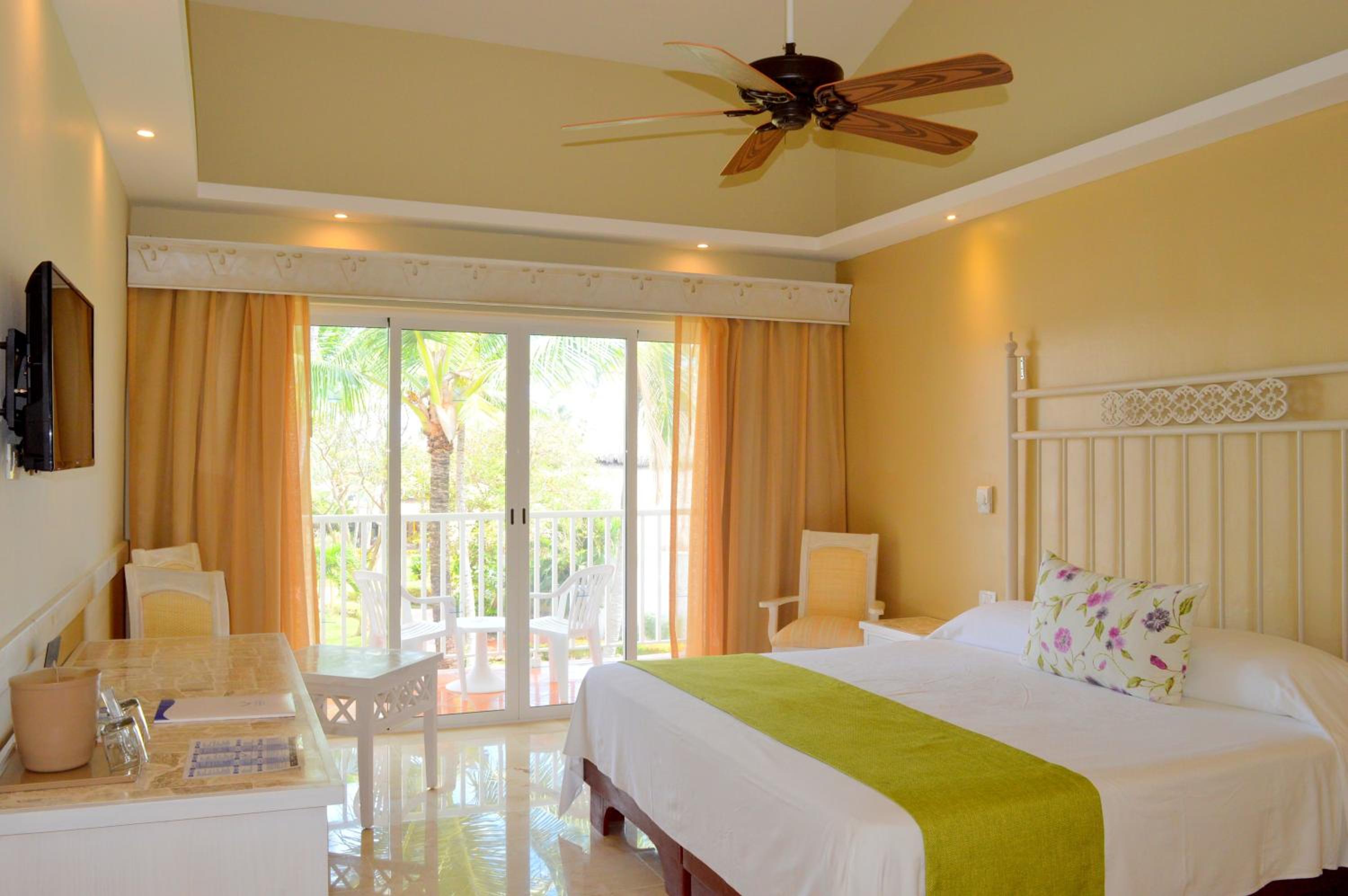 Superior Double Room with Two Double Beds and Garden View