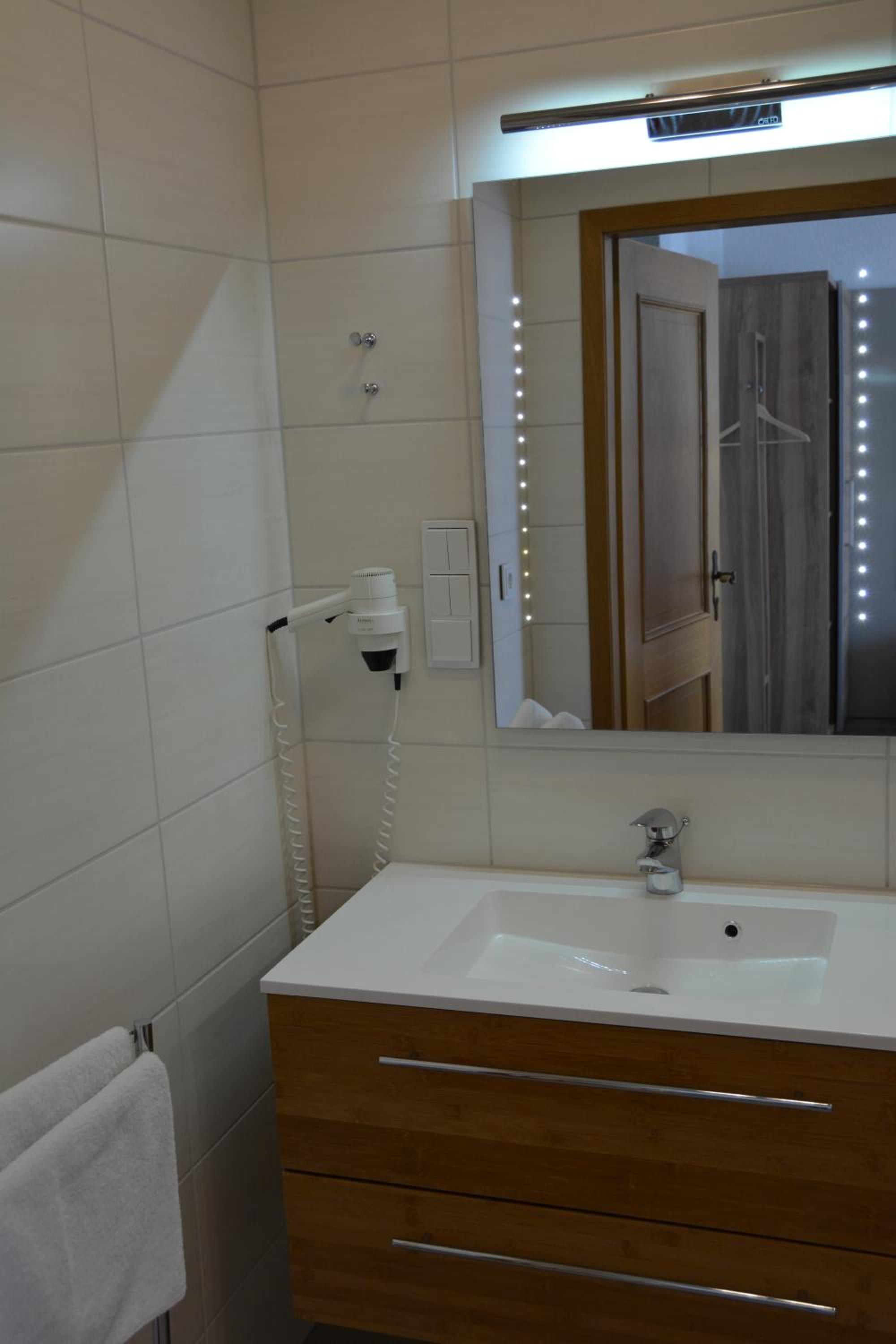 Comfort Double Room - Photo 7