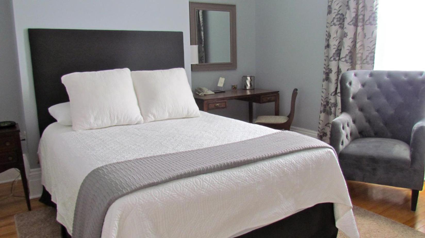 Queen Room photo 3
