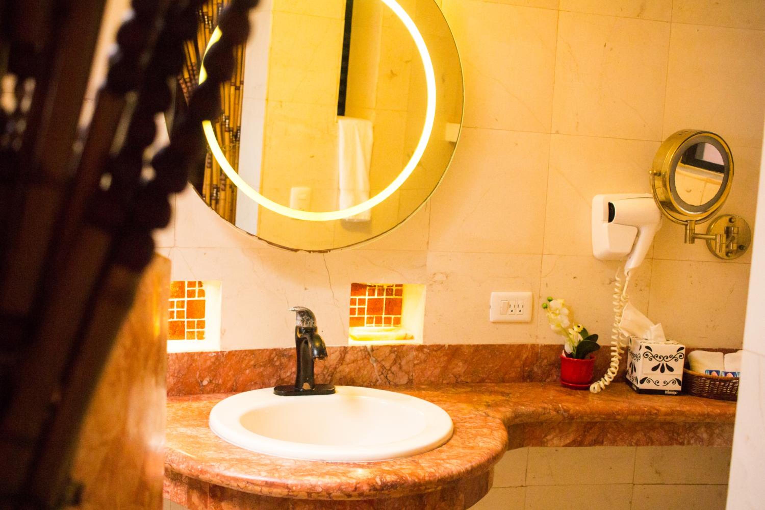 King Suite Roja - Photo 31