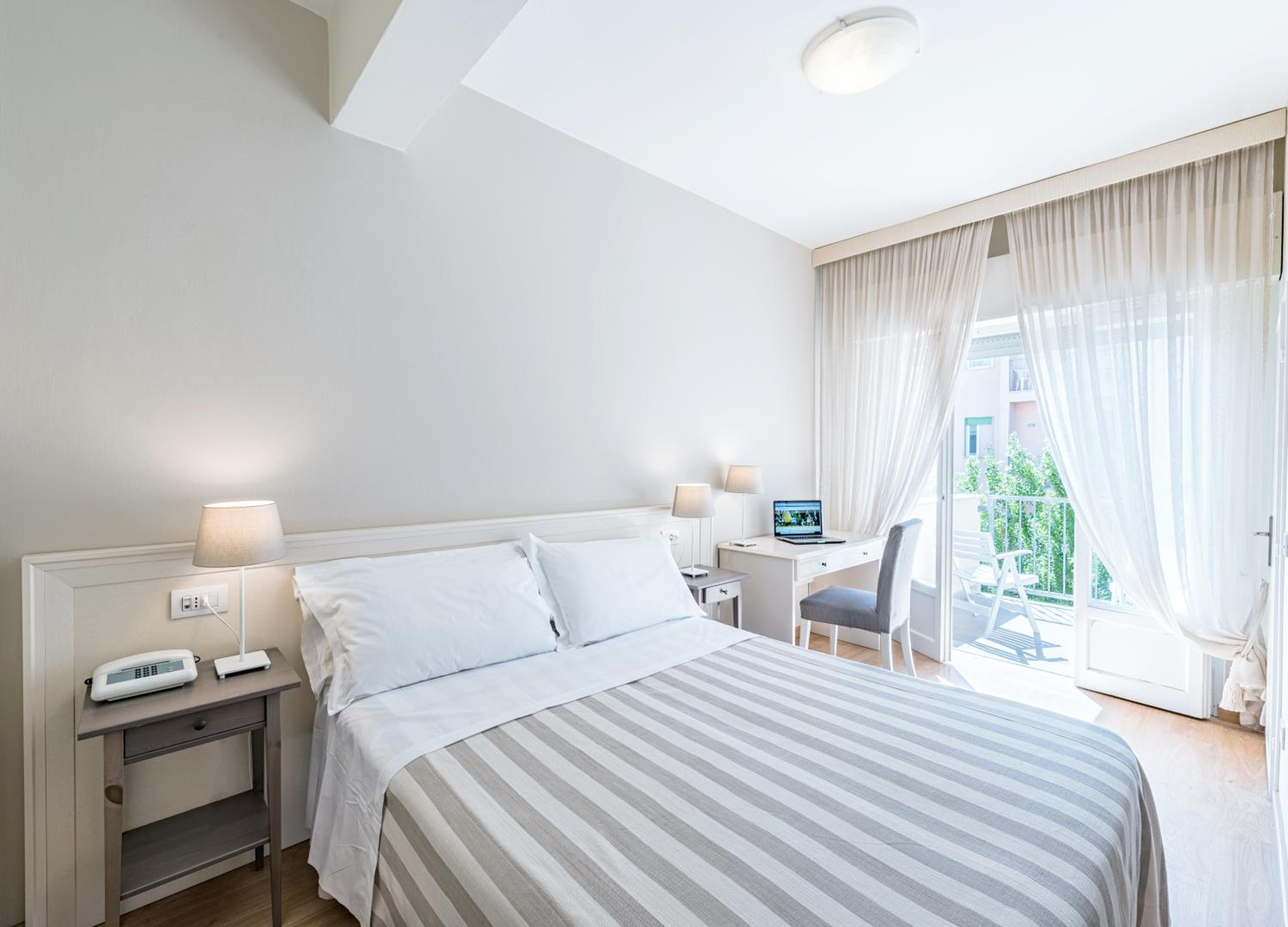 Double or Twin Room - Photo 5