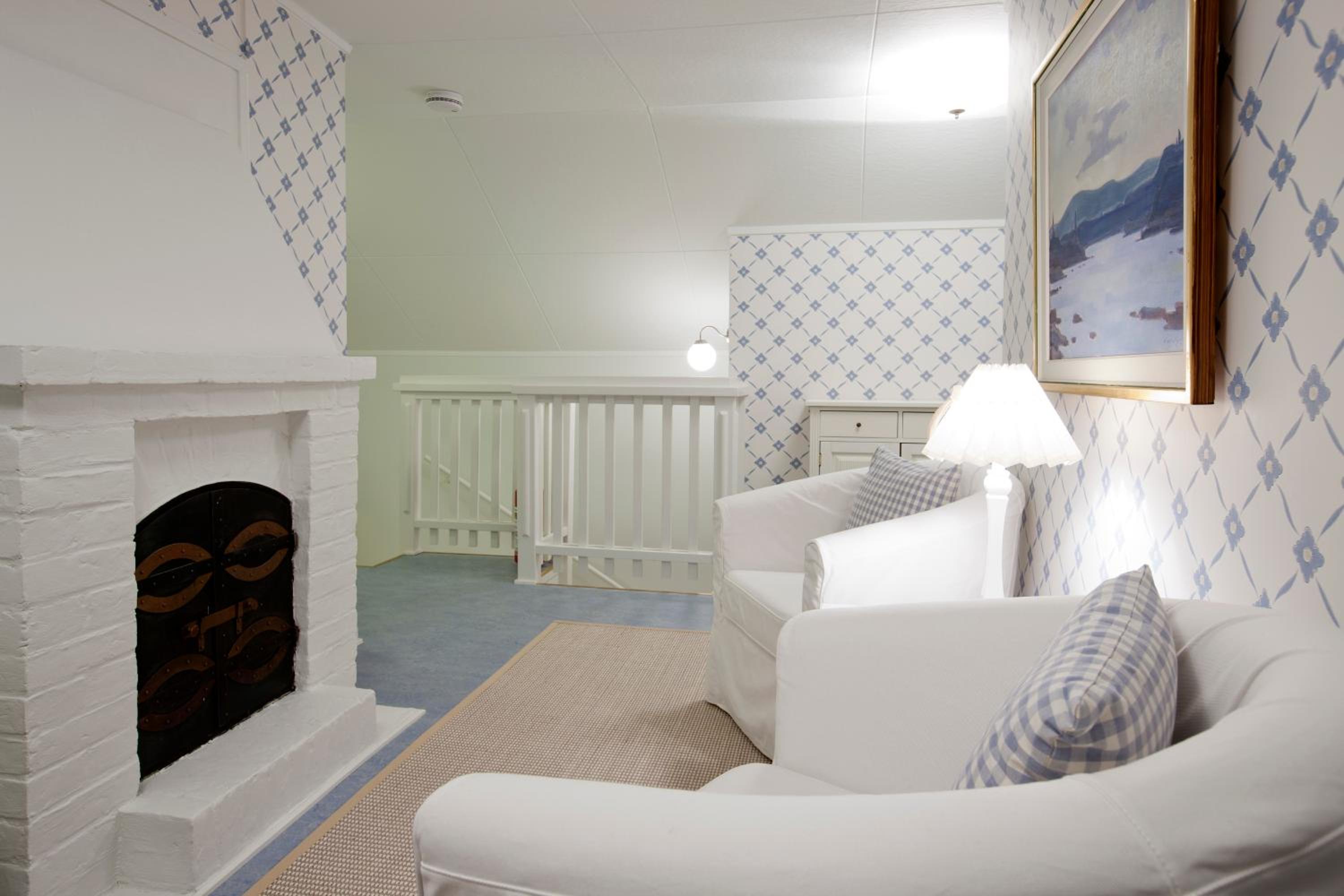 Double Room with Shared Bathroom photo 2