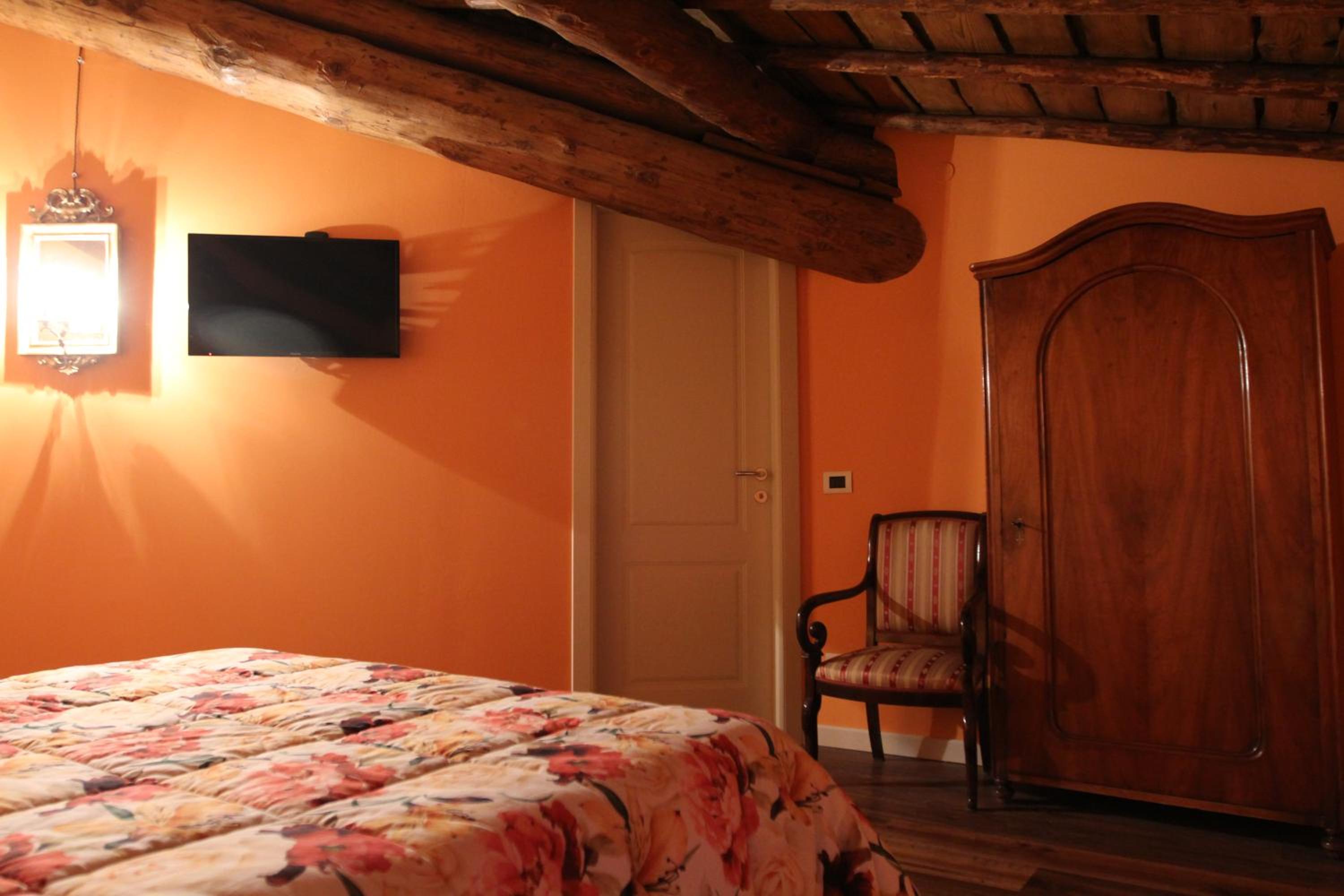 Double Room with Private Bathroom - Photo 11