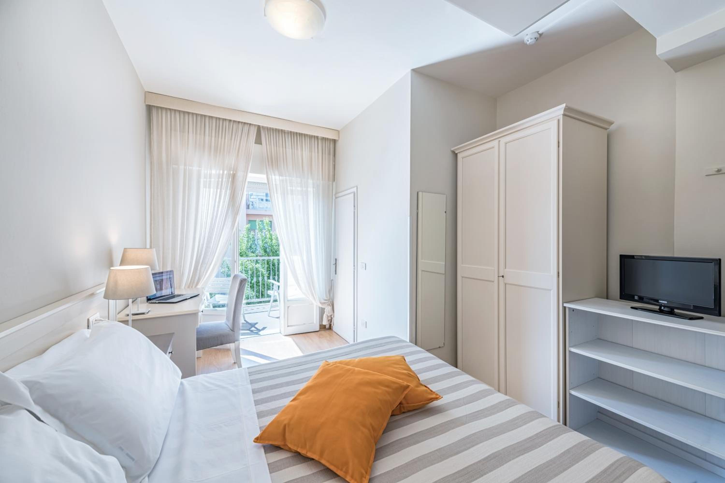 Double or Twin Room - Photo 4
