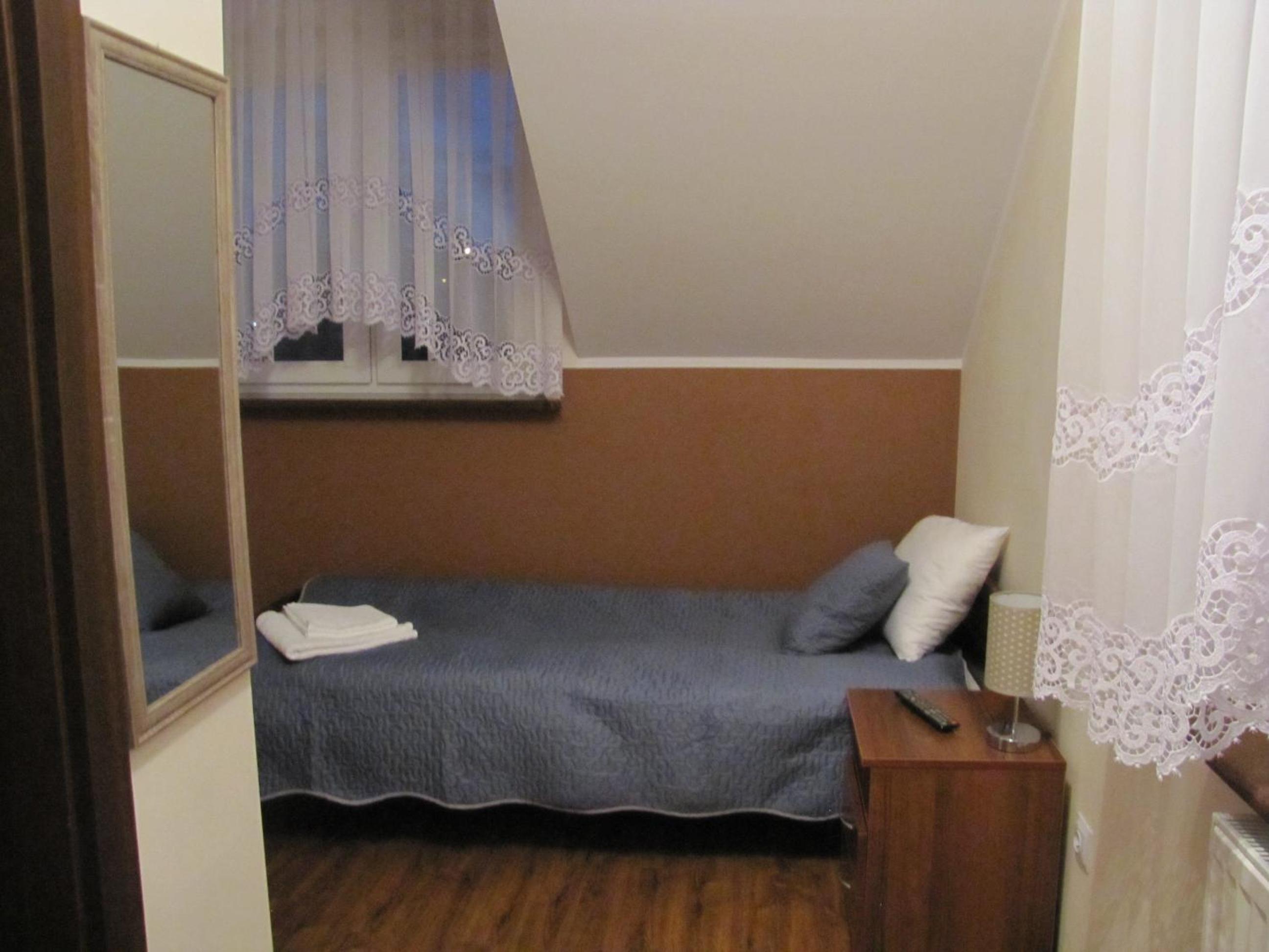 Single Room with Bathroom photo 1