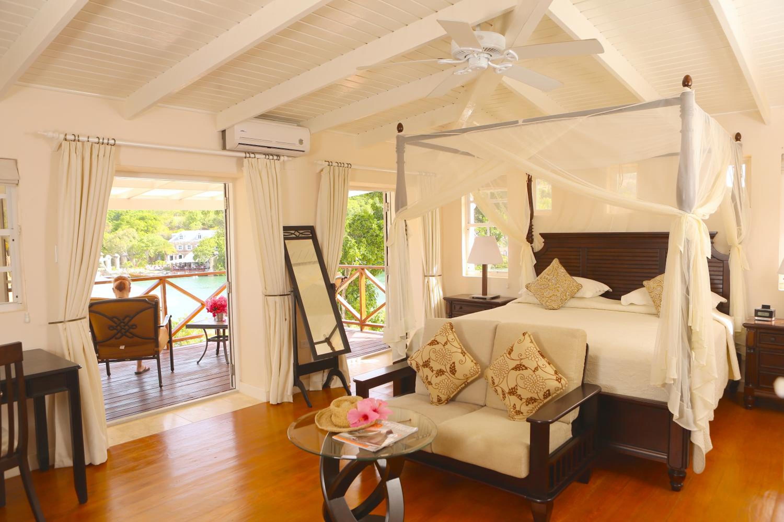 Deluxe Junior Suite photo 3
