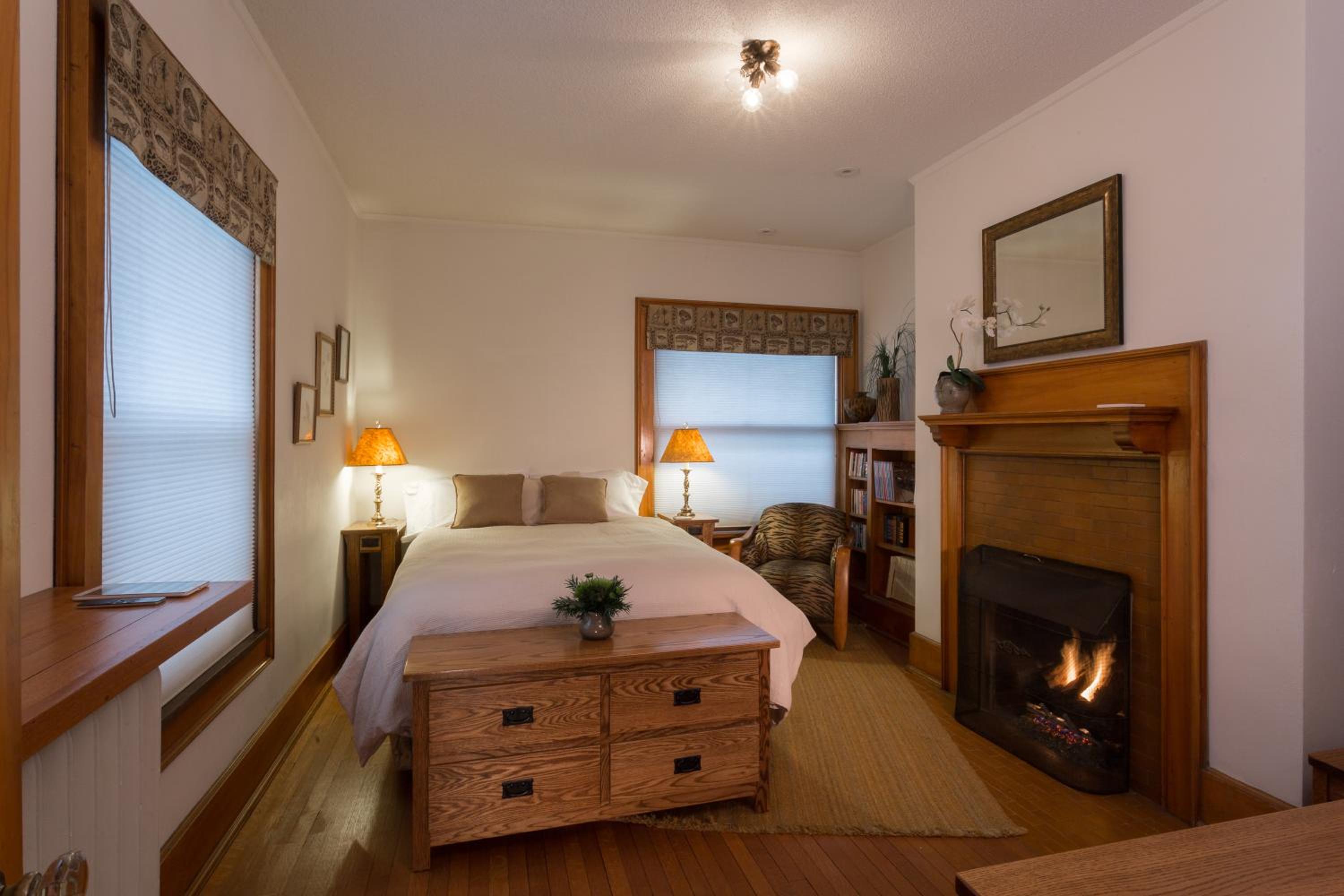 Deluxe Queen Room