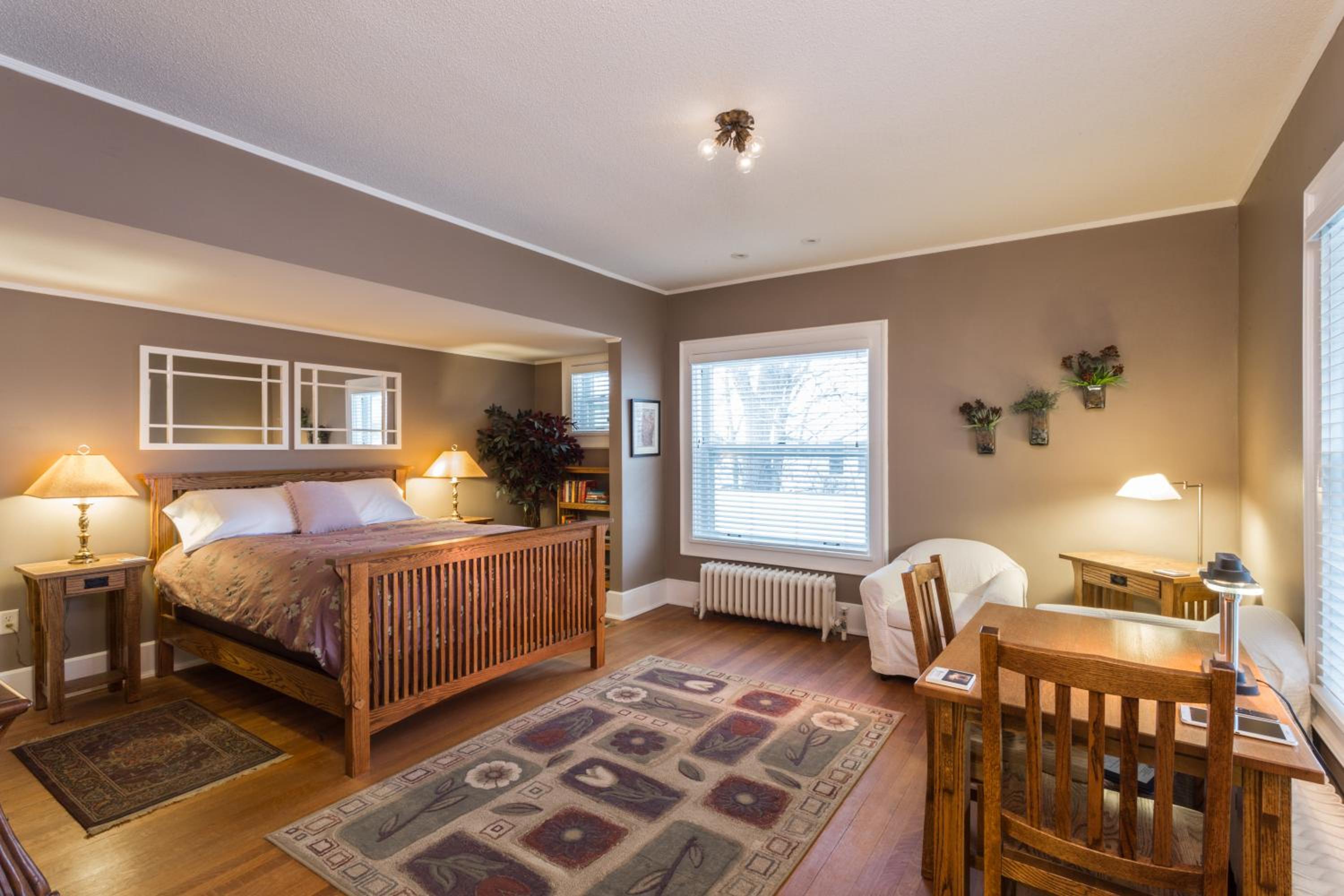 Deluxe Queen Room