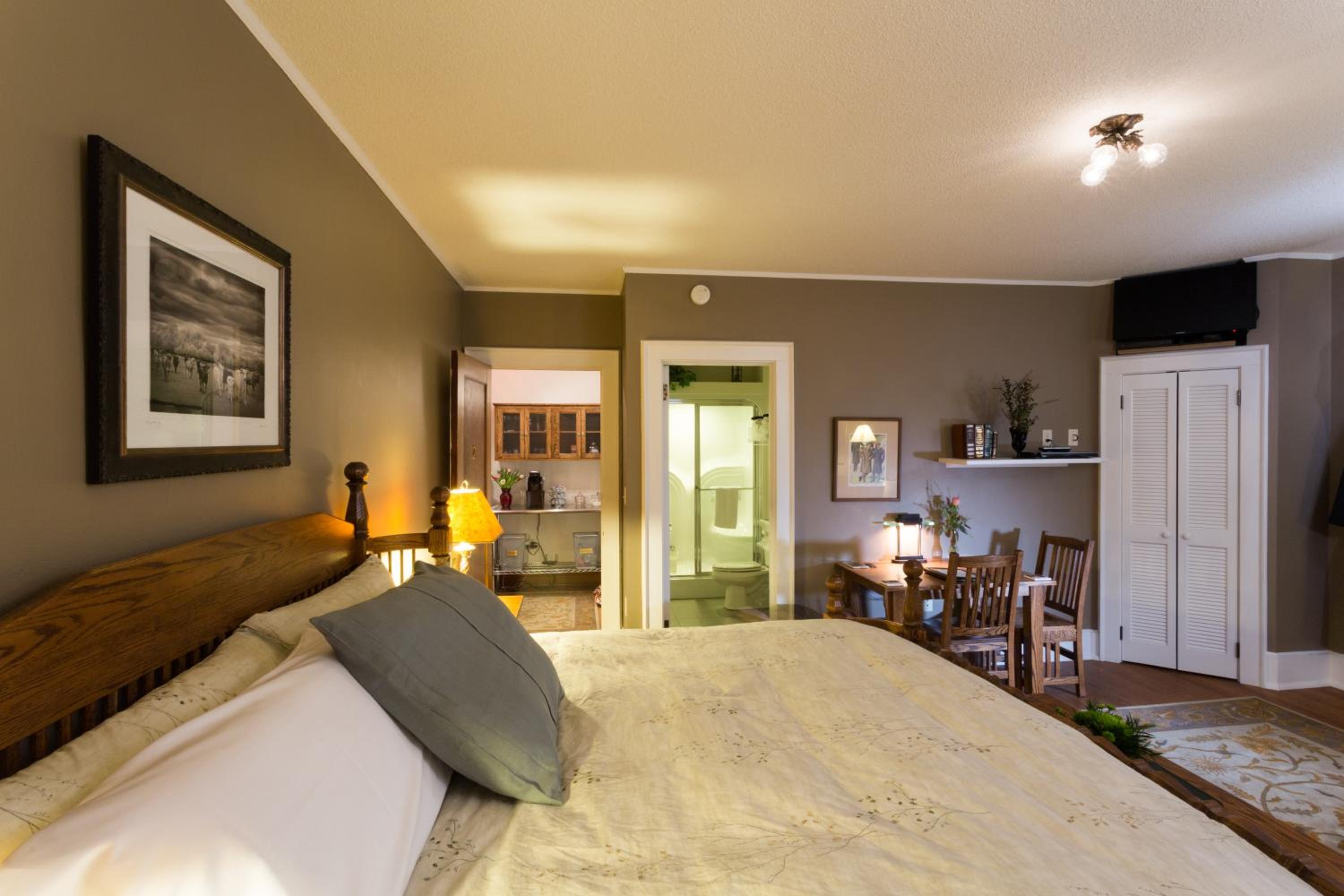 Deluxe King Room photo 2