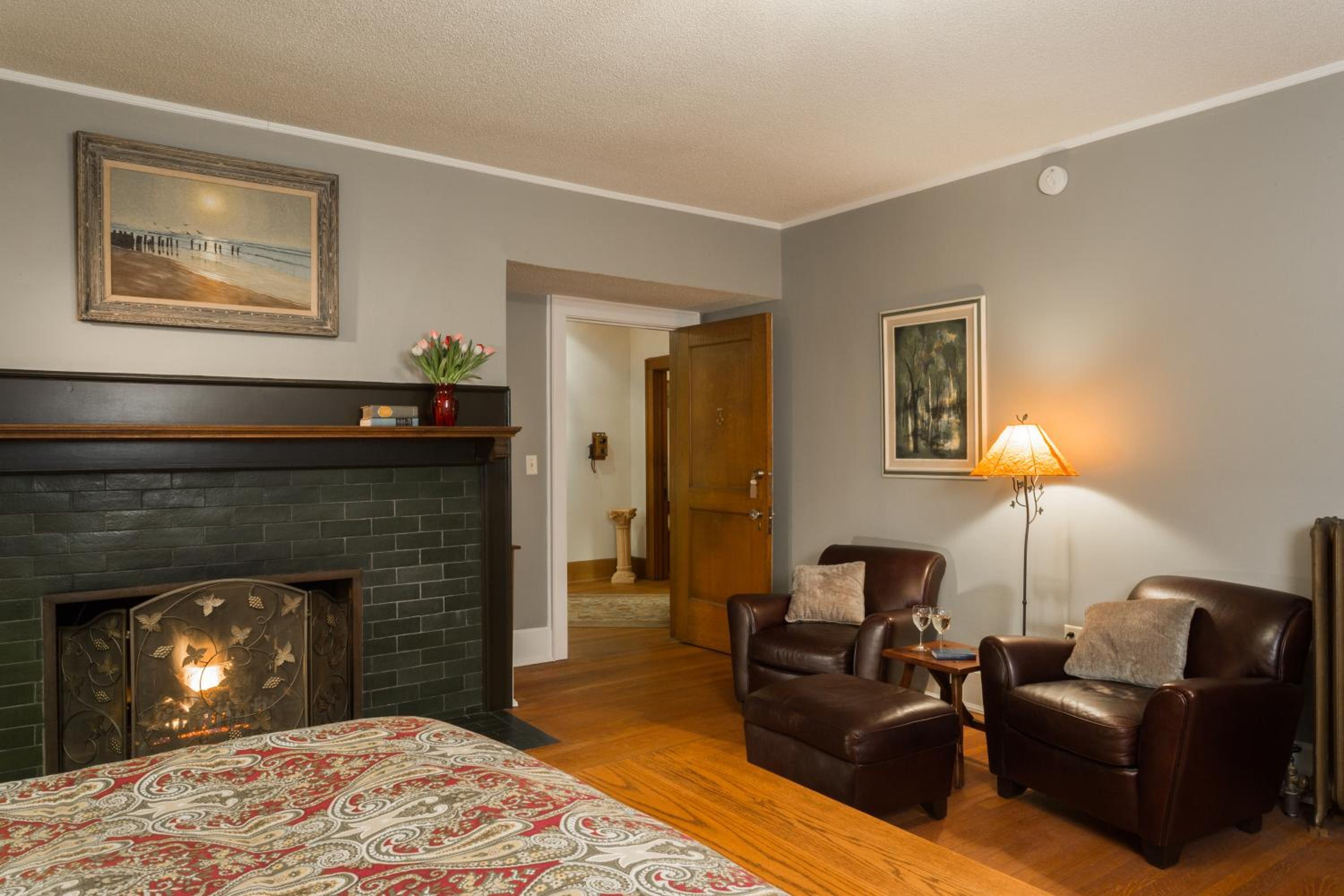 Deluxe King Room photo 2
