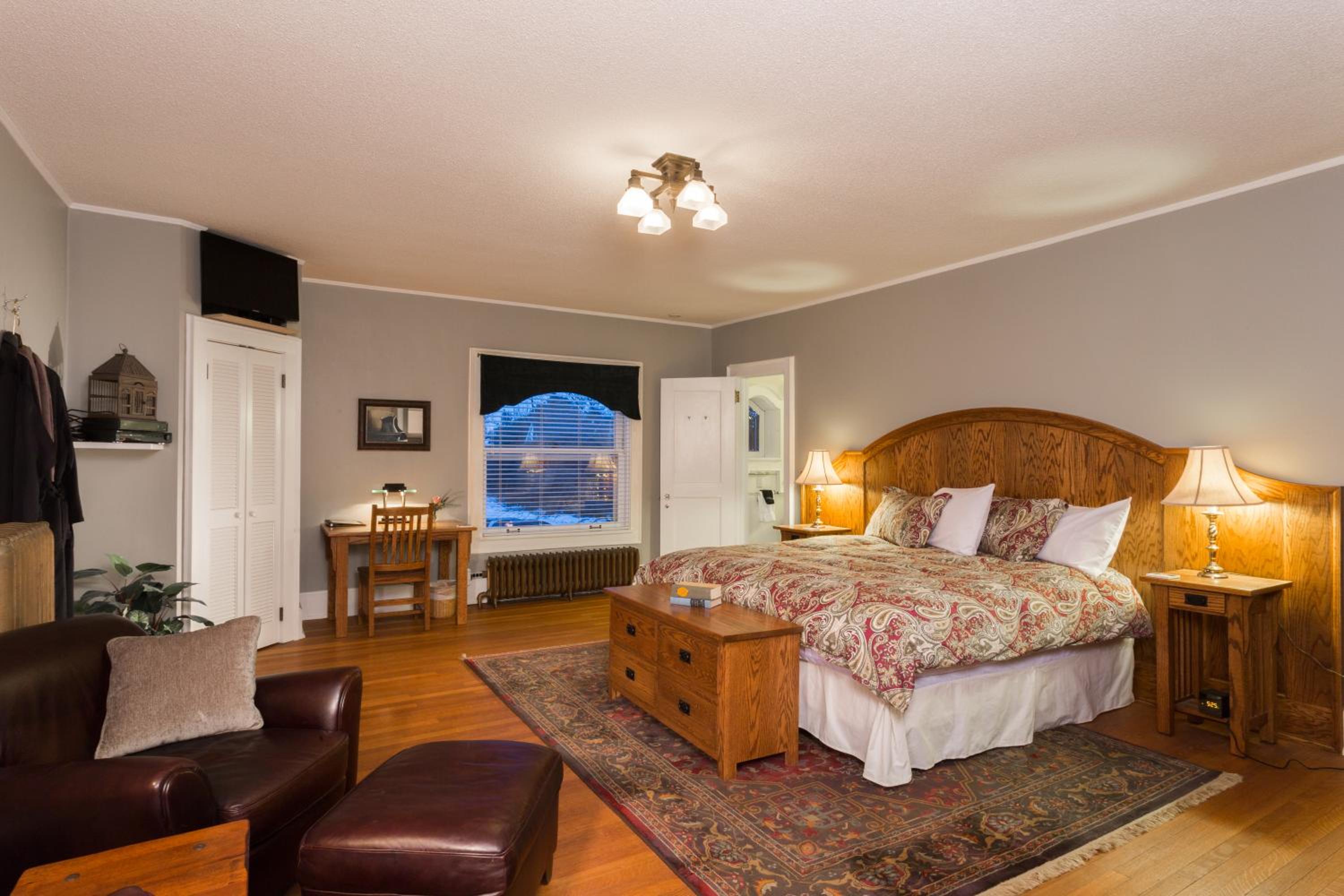 Deluxe King Room photo 3