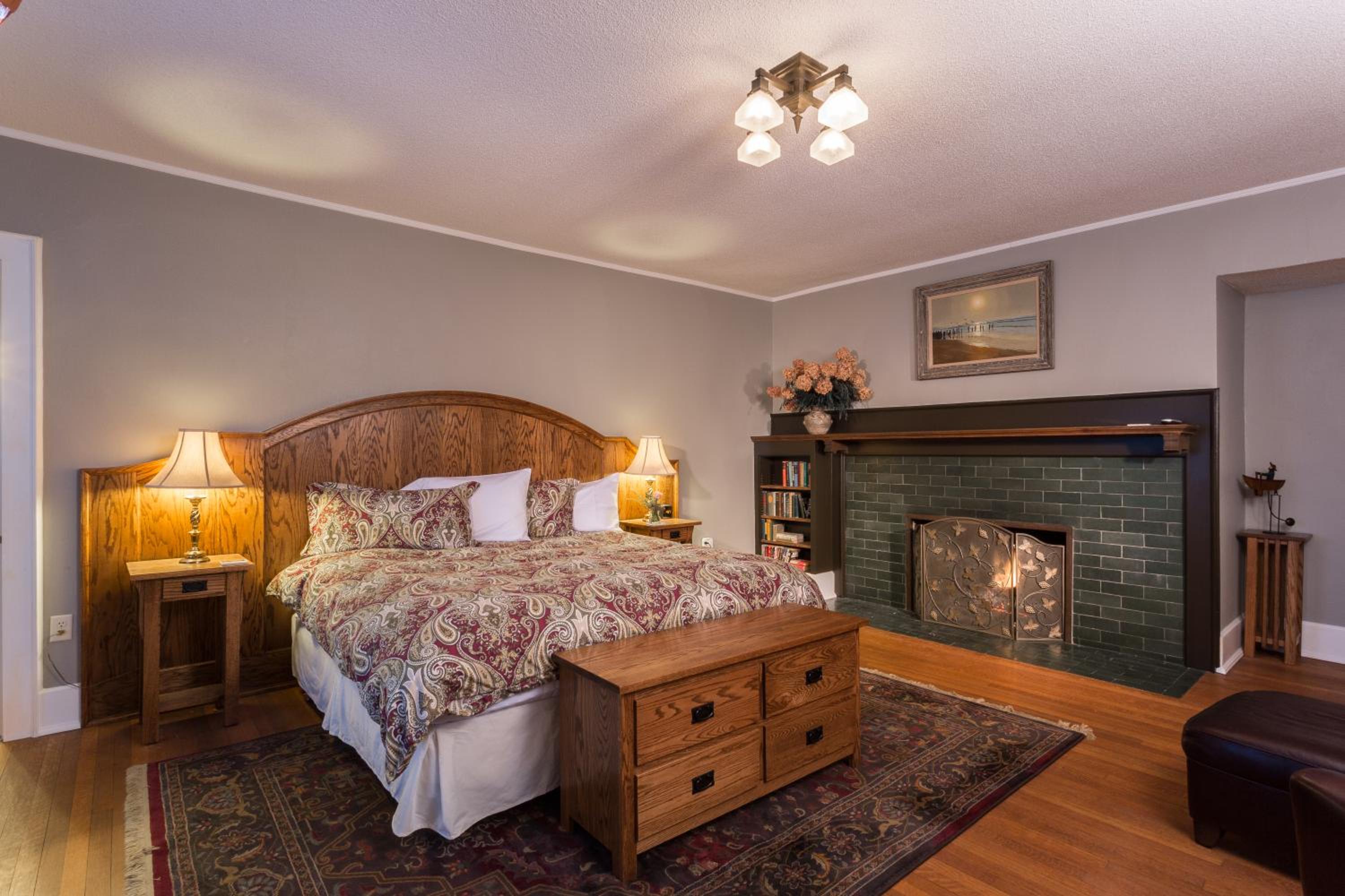 Deluxe King Room