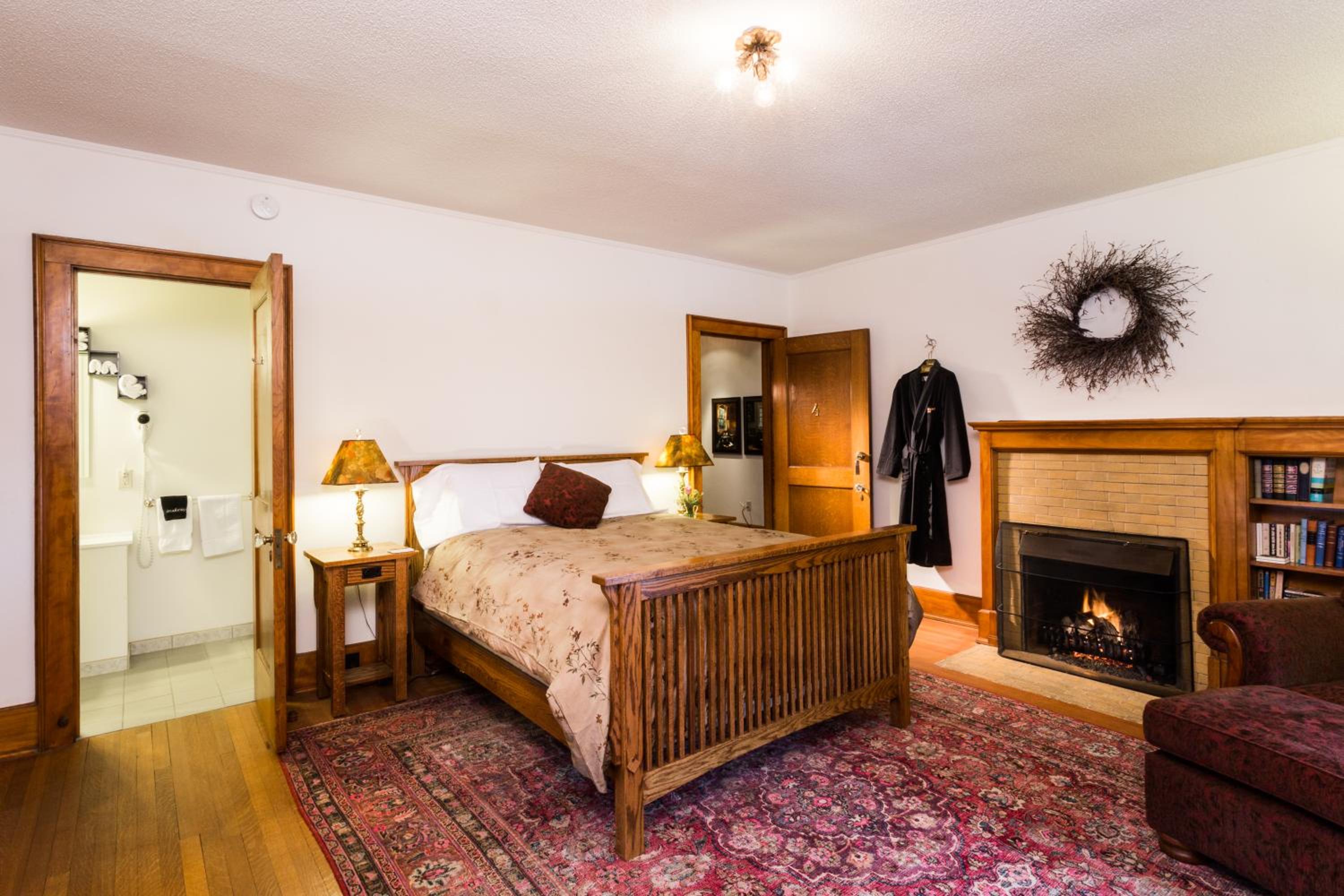 Deluxe Queen Room